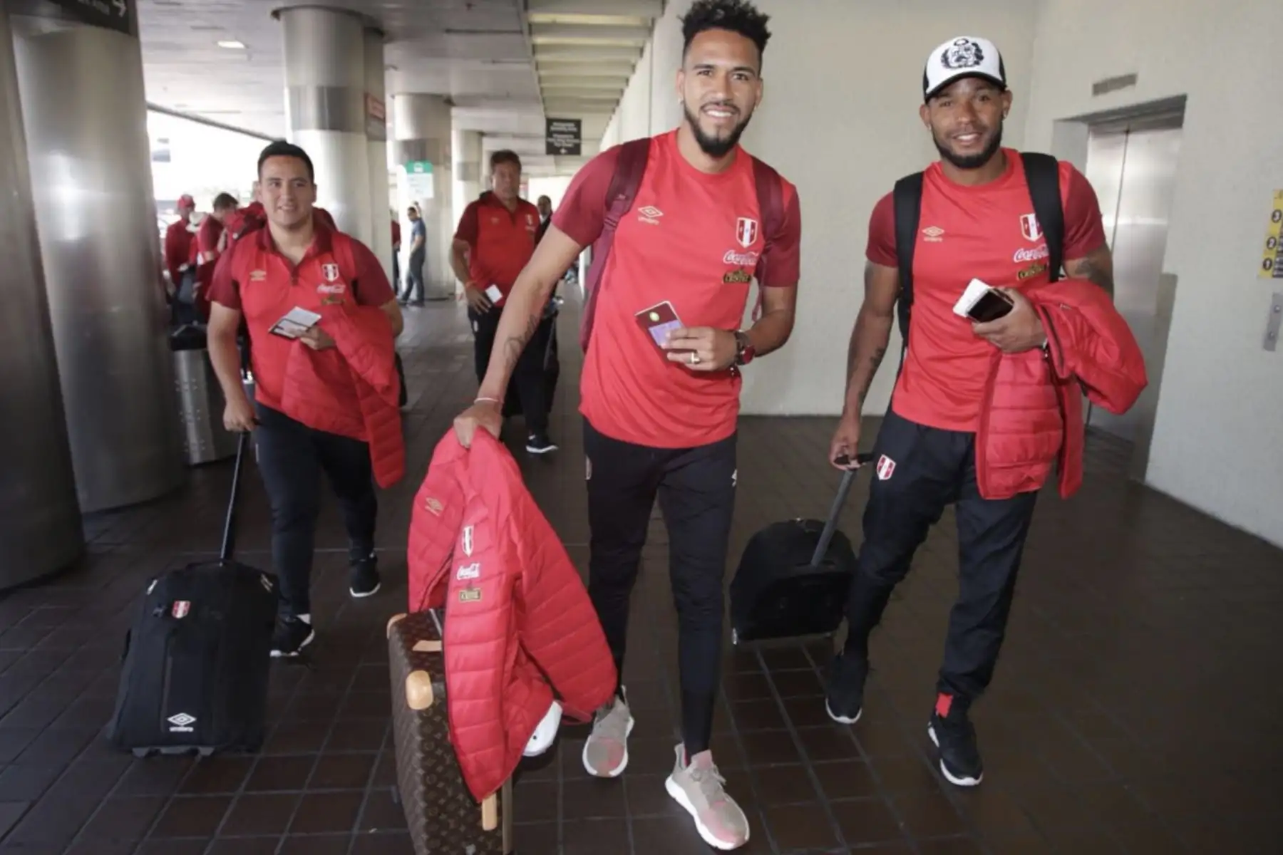 Selección peruana de fútbol viaja a Nueva York para jugar un partido amistoso con su similar de Islandia. Foto: Twitter/FPF.