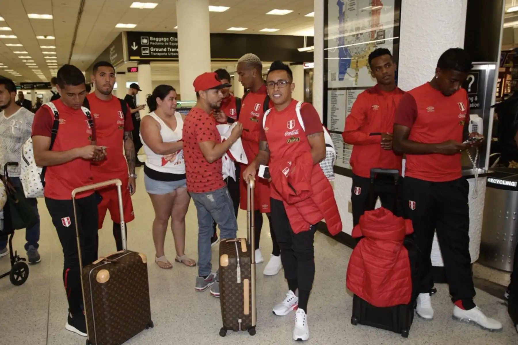 Selección peruana de fútbol viaja a Nueva York para jugar un partido amistoso con su similar de Islandia. Foto: Twitter/FPF.