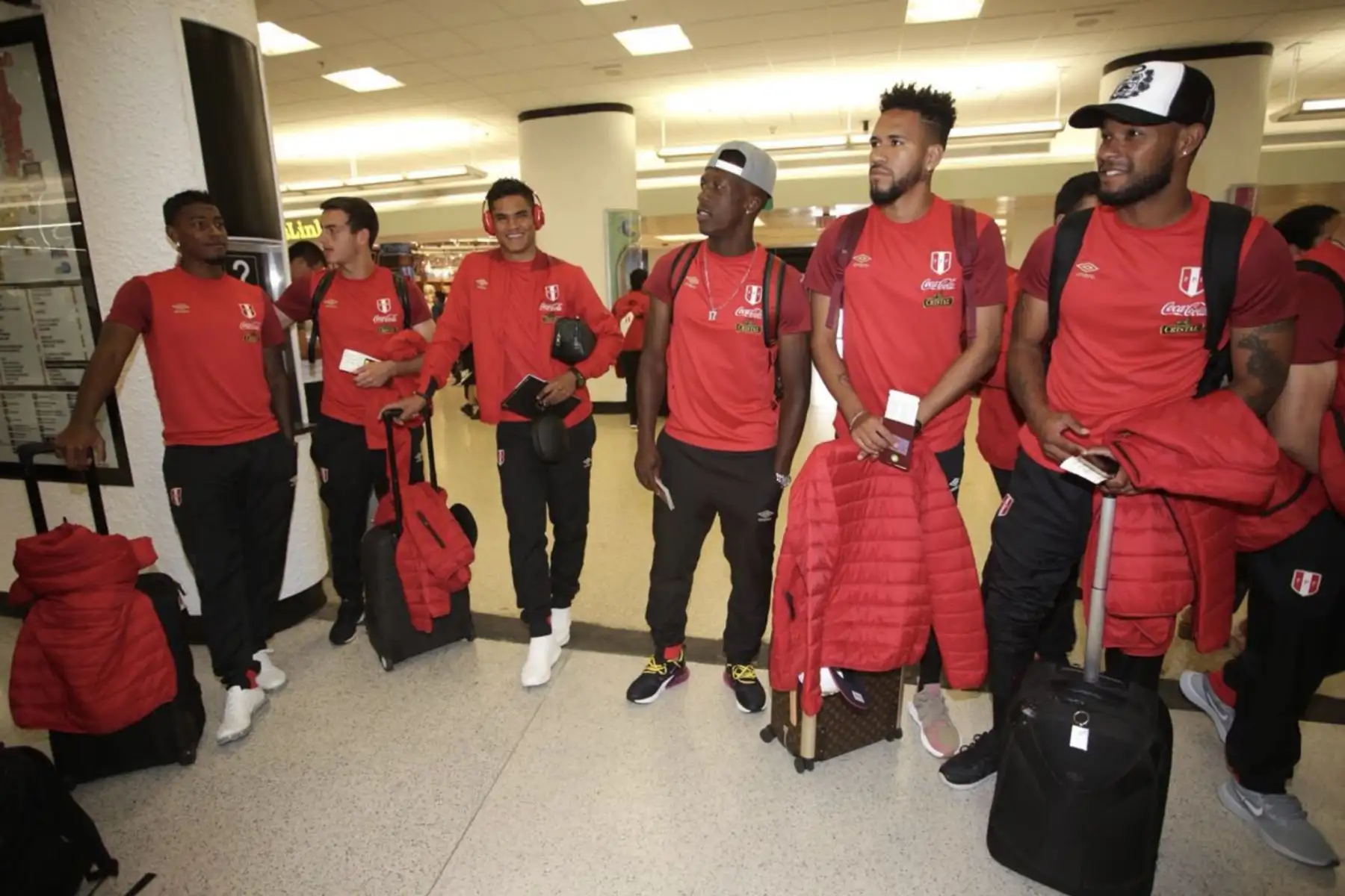 Selección peruana de fútbol viaja a Nueva York para jugar un partido amistoso con su similar de Islandia. Foto: Twitter/FPF.