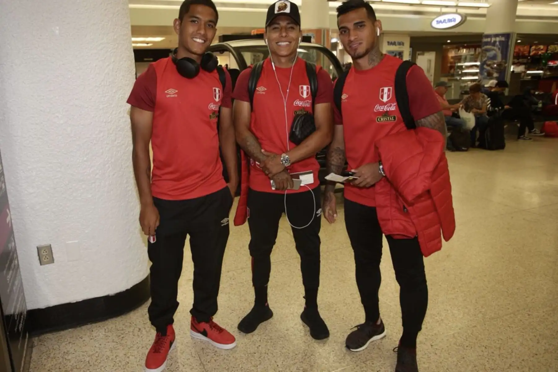 Selección peruana de fútbol viaja a Nueva York para jugar un partido amistoso con su similar de Islandia. Foto: Twitter/FPF.