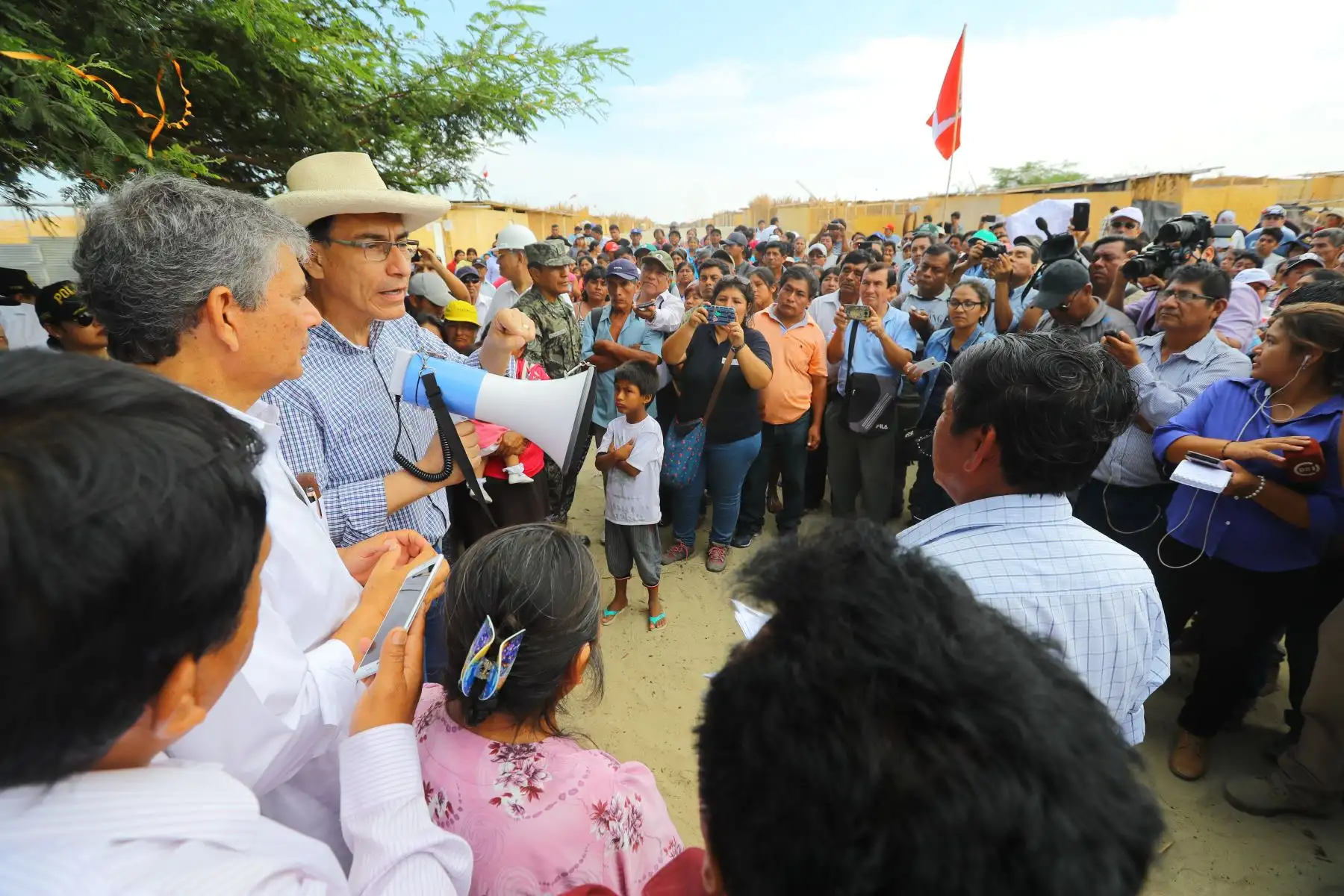 Presidente Vizcarra visita a damnificados del albergue San Pablo, en el distrito de Catacaos, Piura Foto: ANDINA/Prensa Presidencia.