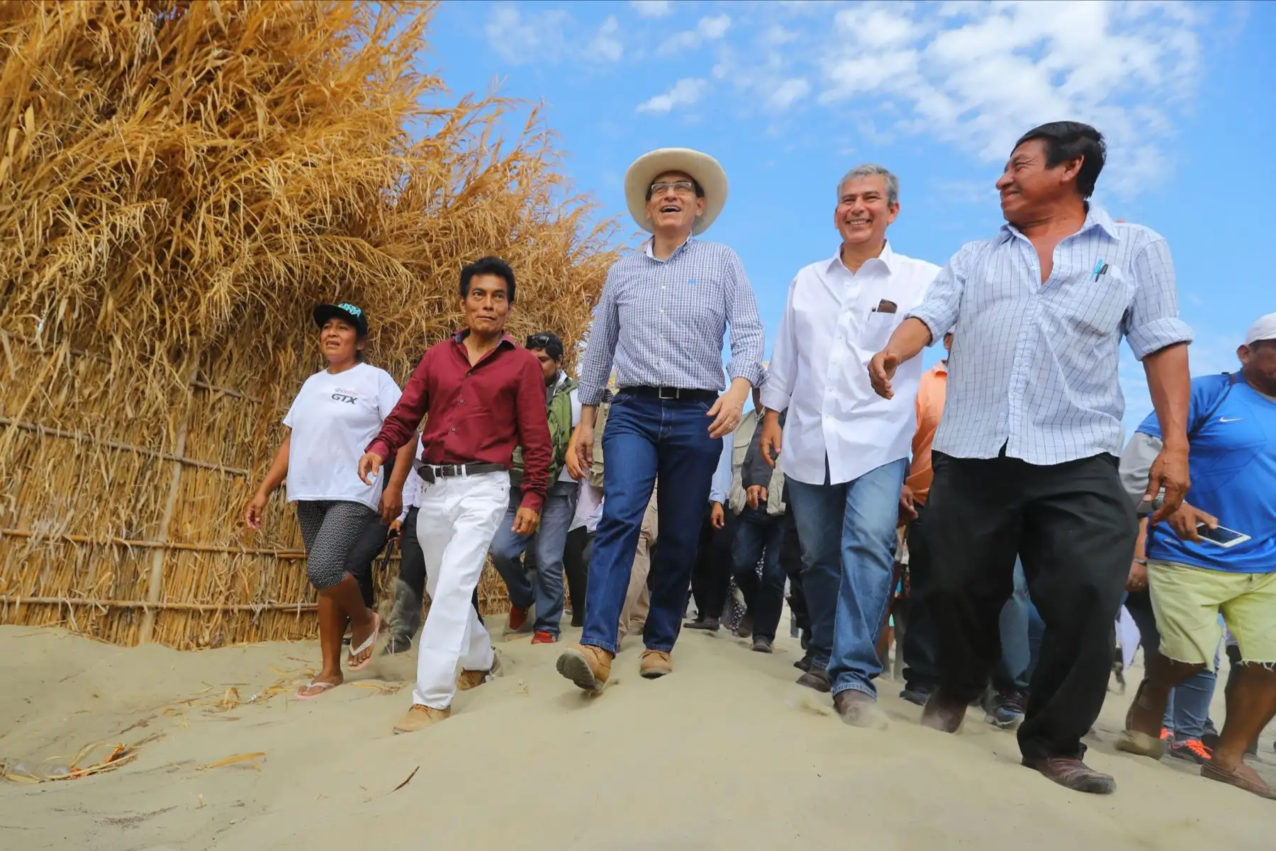 Presidente Vizcarra, visita a damnificados del albergue San Pablo en el distrito de Catacaos, Piura. Foto: ANDINA/ Prensa Presidencia