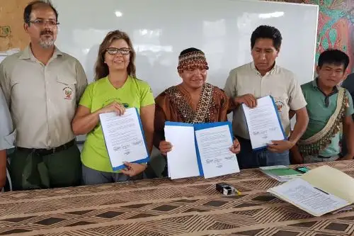 Comunidad indígena Yamino firma convenio con Sernanp para proteger al Parque Nacional Cordillera Azul. ANDINA/Difusión