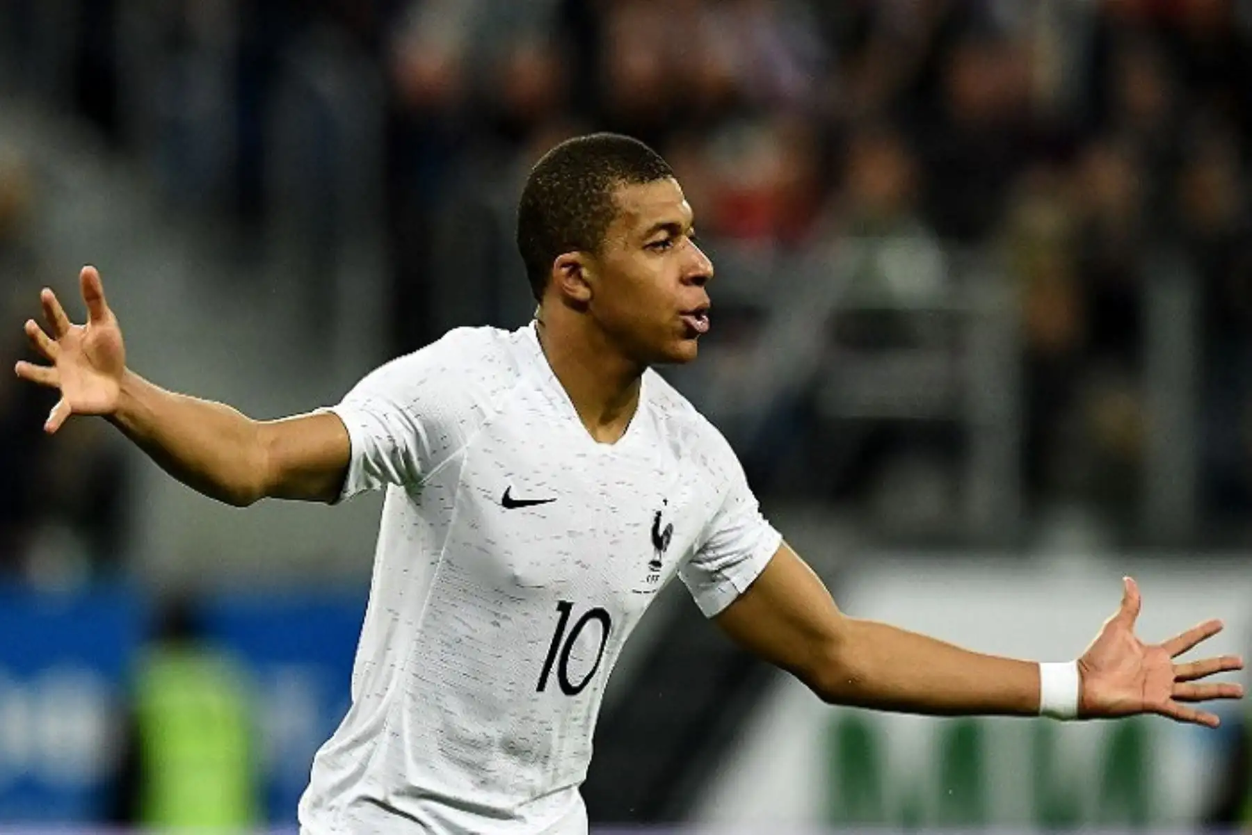 Mbappé tuvo brillante actuación ante los rusos