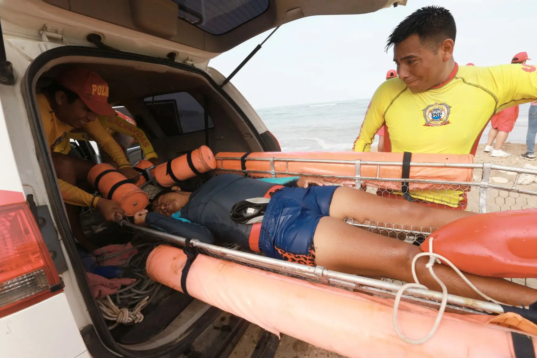 En lo que va de la temporada veraniega, la concurrida playa Cerro Azul registró 143 personas rescatadas. Foto: ANDINA/Norman Córdova