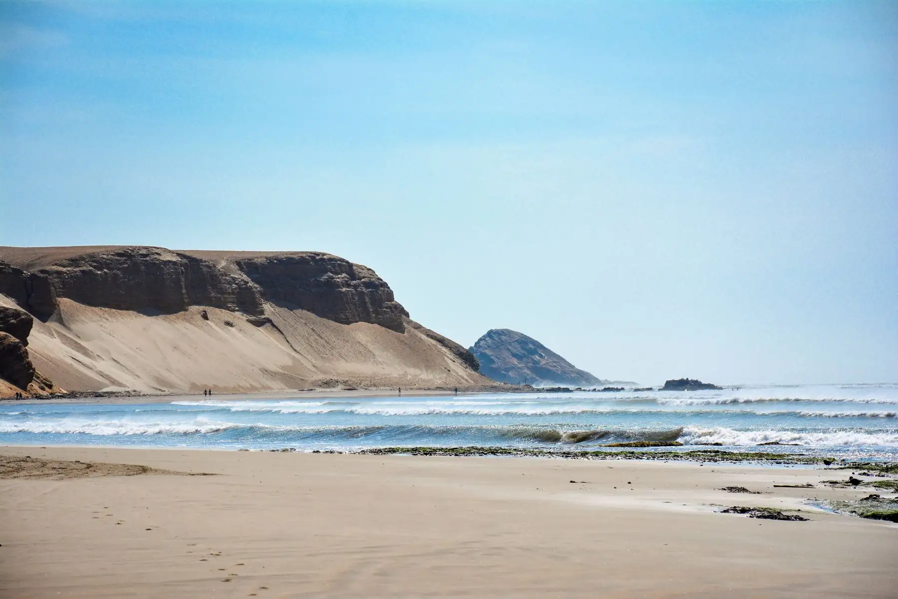 El malecón turístico ofrece a todos sus visitantes una vista panorámica de la playa y brindando mayor comodidad a los deportistas que podrán acceder con facilidad a la playa. Foto: Mincetur