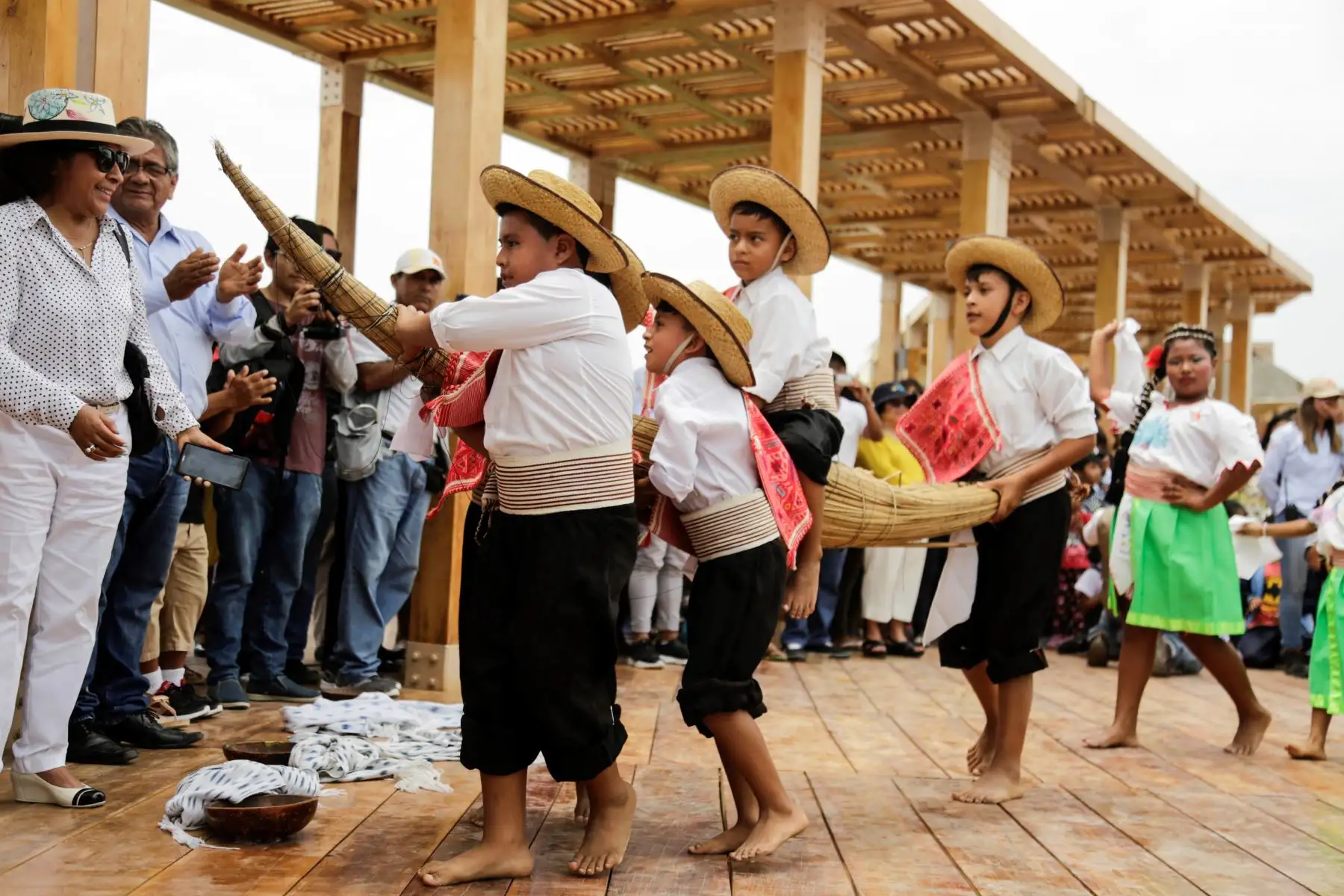 En esta hermosa playa liberteña se realizan también eventos culturales y deportivos en homenaje a los antiguos moches, pioneros de la navegación en el Perú. Asimismo, en el muelle se puede realizar la pesca deportiva. Foto: Mincetur