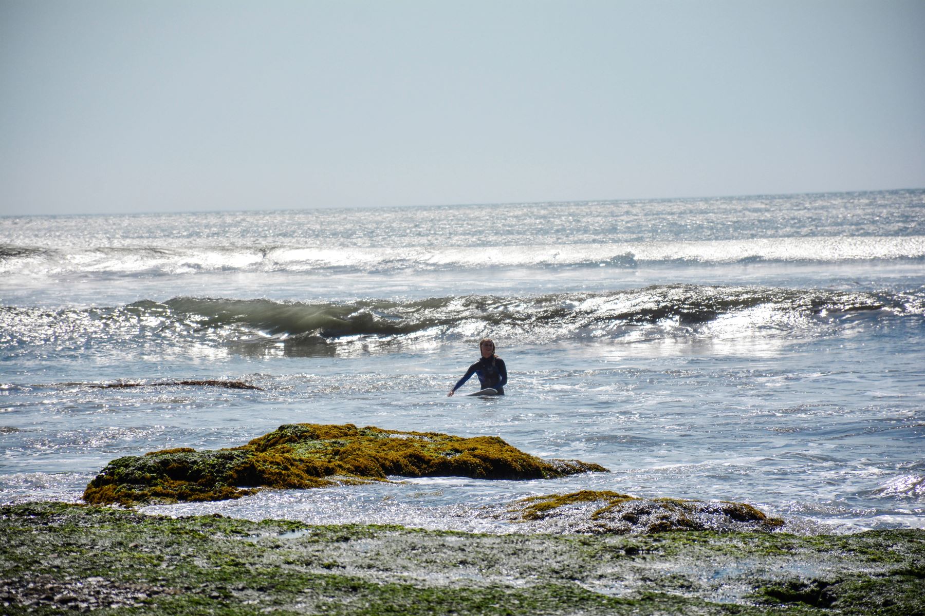 Para los surfistas, lad olas alcanzan hasta los 2 a 2.5 metros de altura en su máxima expresión. La visión de las líneas perfectas de olas que se pierden en el horizonte hacen de Chicama un lugar místico. Foto: Mincetur