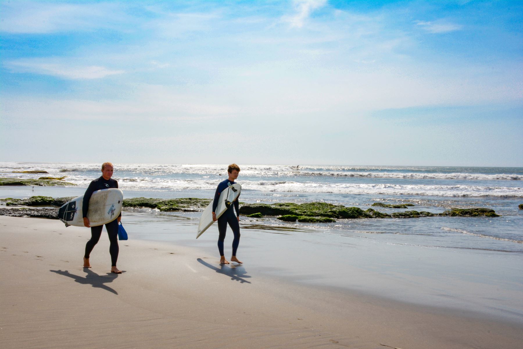 El Puerto Malabrigo, ubicado a hora y media de Trujillo, es el paraíso para los surfistas nacionales y extranjeros. En sus aguas se forma la ola izquierda más grande del mundo, con ondas que forman tubos conocidos como ‘olas chicameras’.
Foto: Mincetur