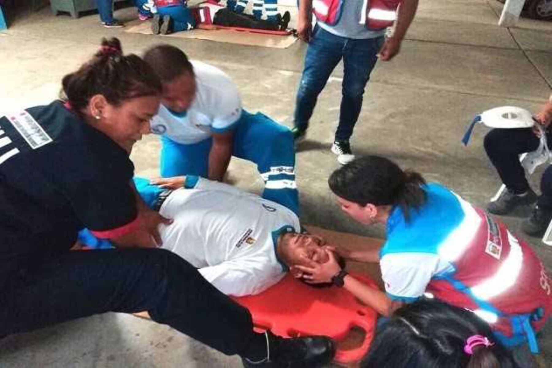 Especialistas del Centro de Formación, Capacitación y Entrenamiento del Sistema de Atención Móvil de Urgencia (CIFCE-SAMU) capacitaron a 70 profesionales de la salud de las provincias de Huacho y Barranca en el manejo de urgencias y emergencias pre hospitalarias.