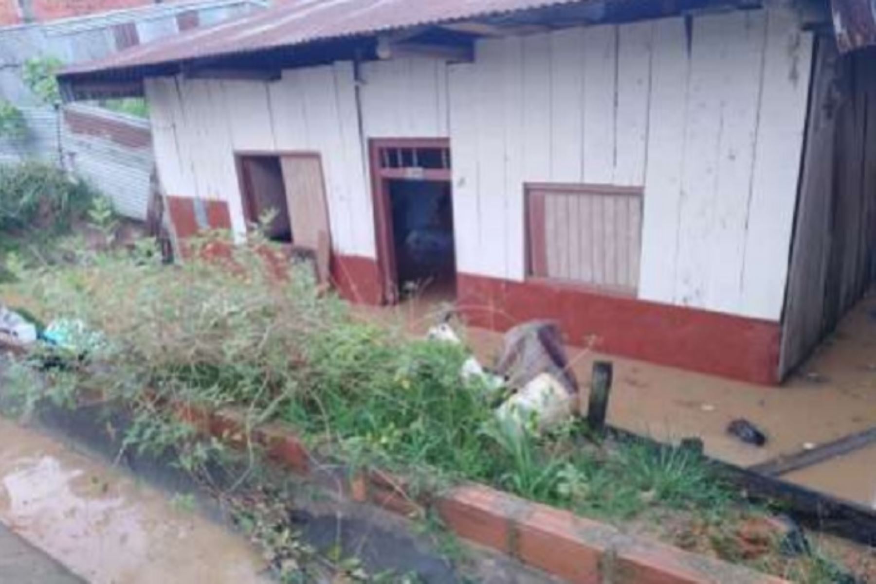 Loreto: pobladores afectados por inundación retornan a sus viviendas