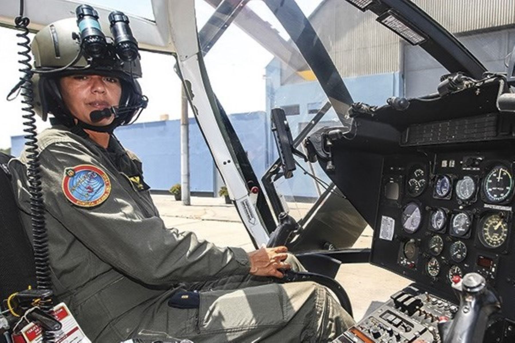 Julissa Laguna, es piloto de helicóptero de la FAP y única instructora de pilotos de helicópteros de las FF.AA.