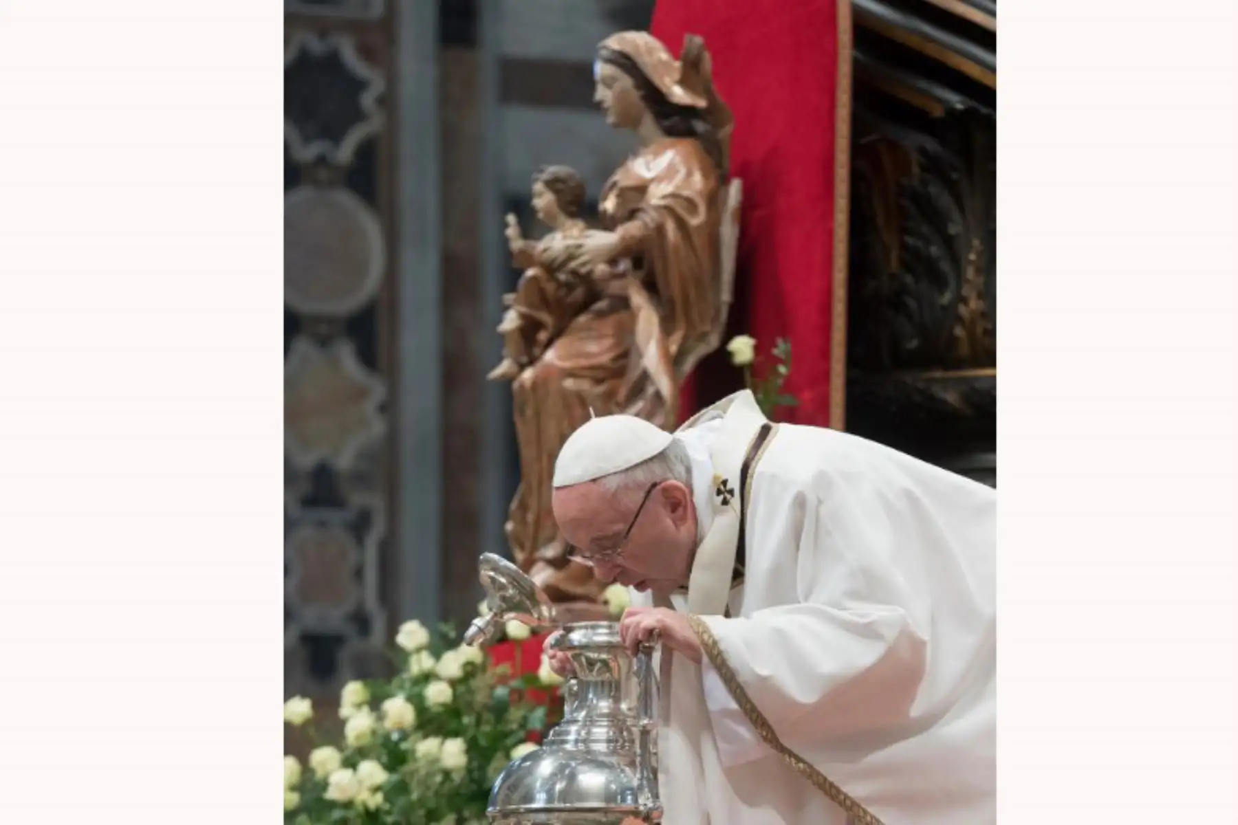 Papa Francisco durante la santa misa crismal del Jueves Santo, en la basílica de San Pedro, en el Vaticano. Foto: AFP.