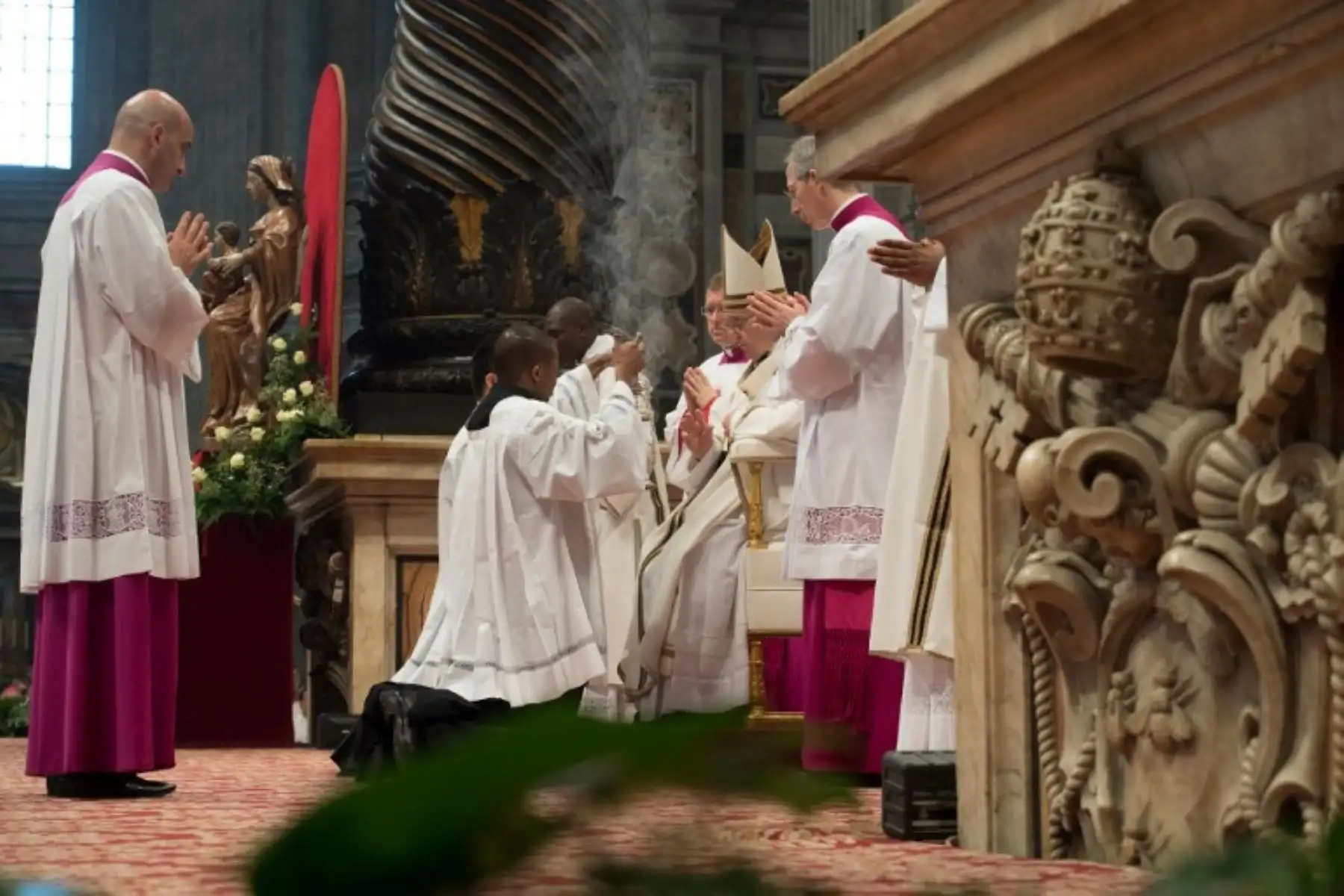 Papa Francisco durante la santa misa crismal del Jueves Santo, en la basílica de San Pedro, en el Vaticano. Foto: AFP.