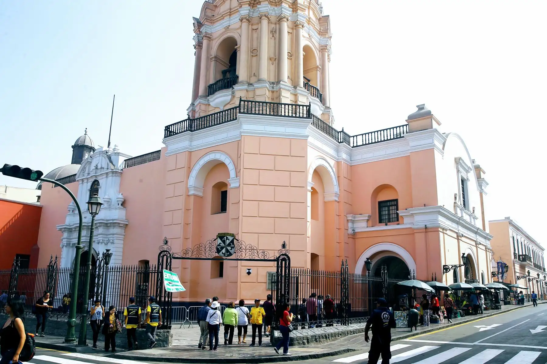 Masiva asistencia de fieles a las distintas iglesias de Lima por Semana Santa. Foto: ANDINA/Luis Iparraguirre