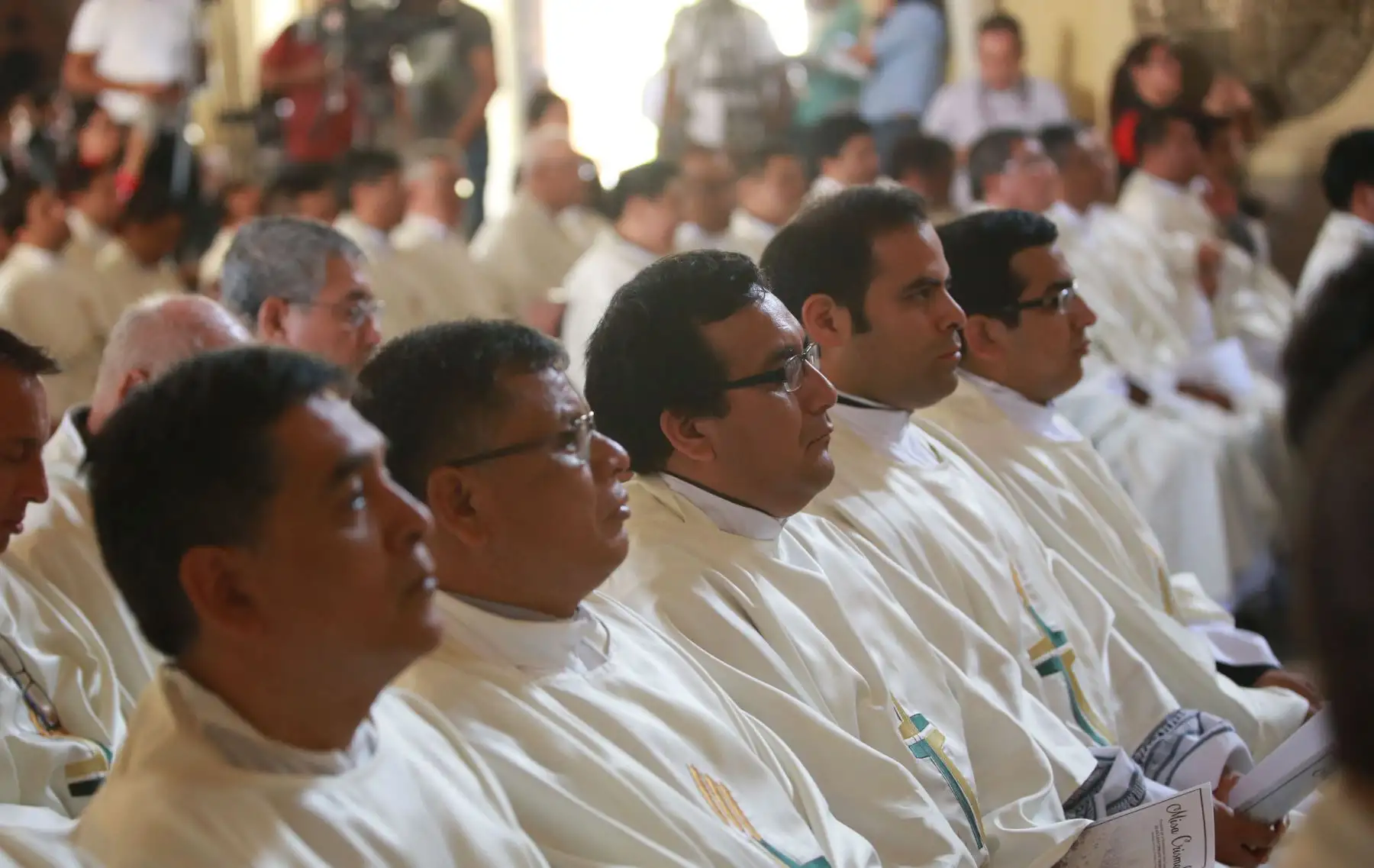 Sacerdotes de la Arquidiócesis de Lima renovaron sus promesas de  plenitud sacerdotal, en la misa crismal, ante el cardenal Juan Luis Cipriani Thorne. Foto. ANDINA/Jhony Laurente.