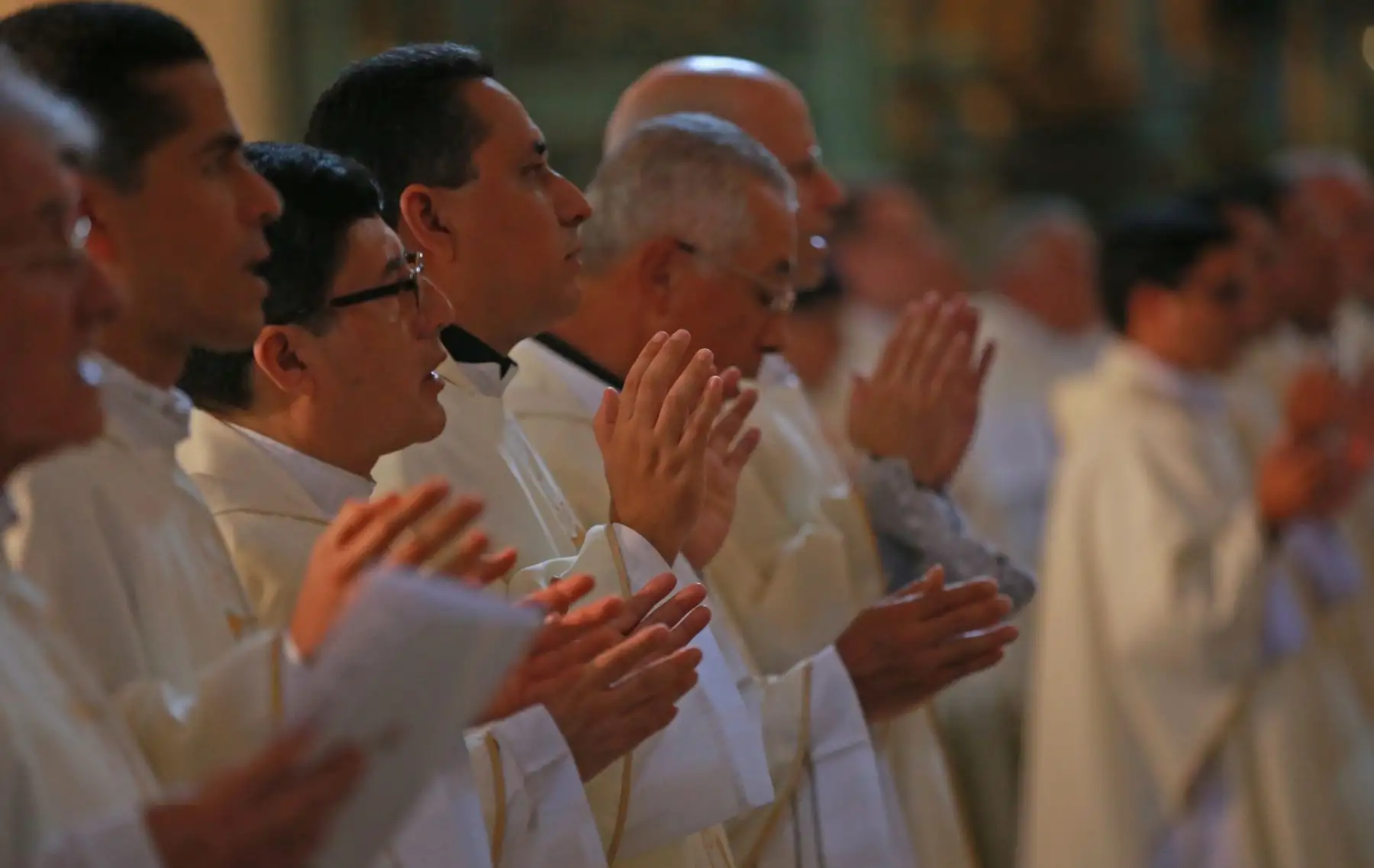 Sacerdotes de la Arquidiócesis de Lima renovaron sus promesas de  plenitud sacerdotal, en la misa crismal, ante el cardenal Juan Luis Cipriani Thorne. Foto. ANDINA/Jhony Laurente.