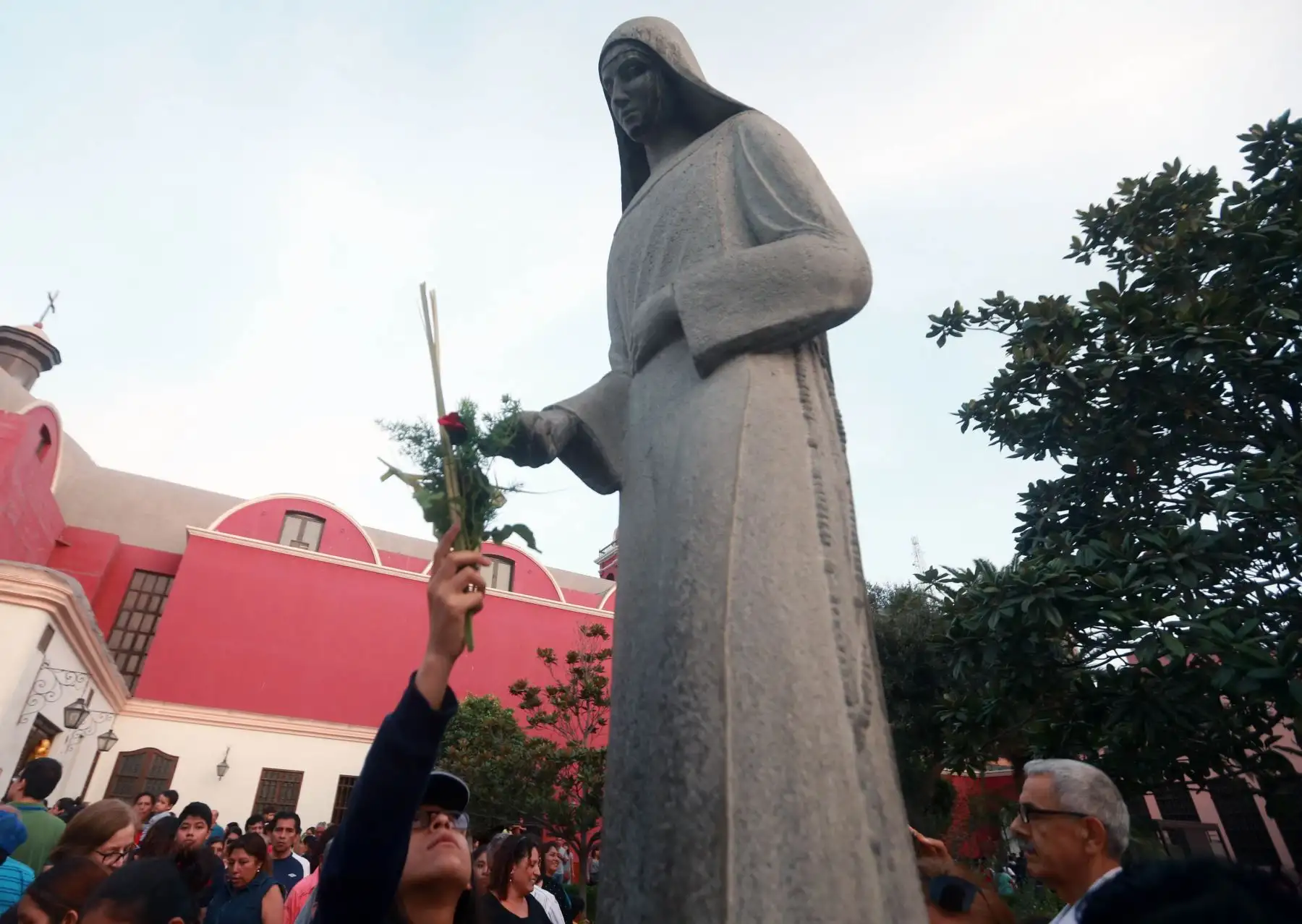 Masiva asistencia de fieles a las distintas iglesias de Lima por Semana Santa. Foto: ANDINA/Vidal Tarqui
