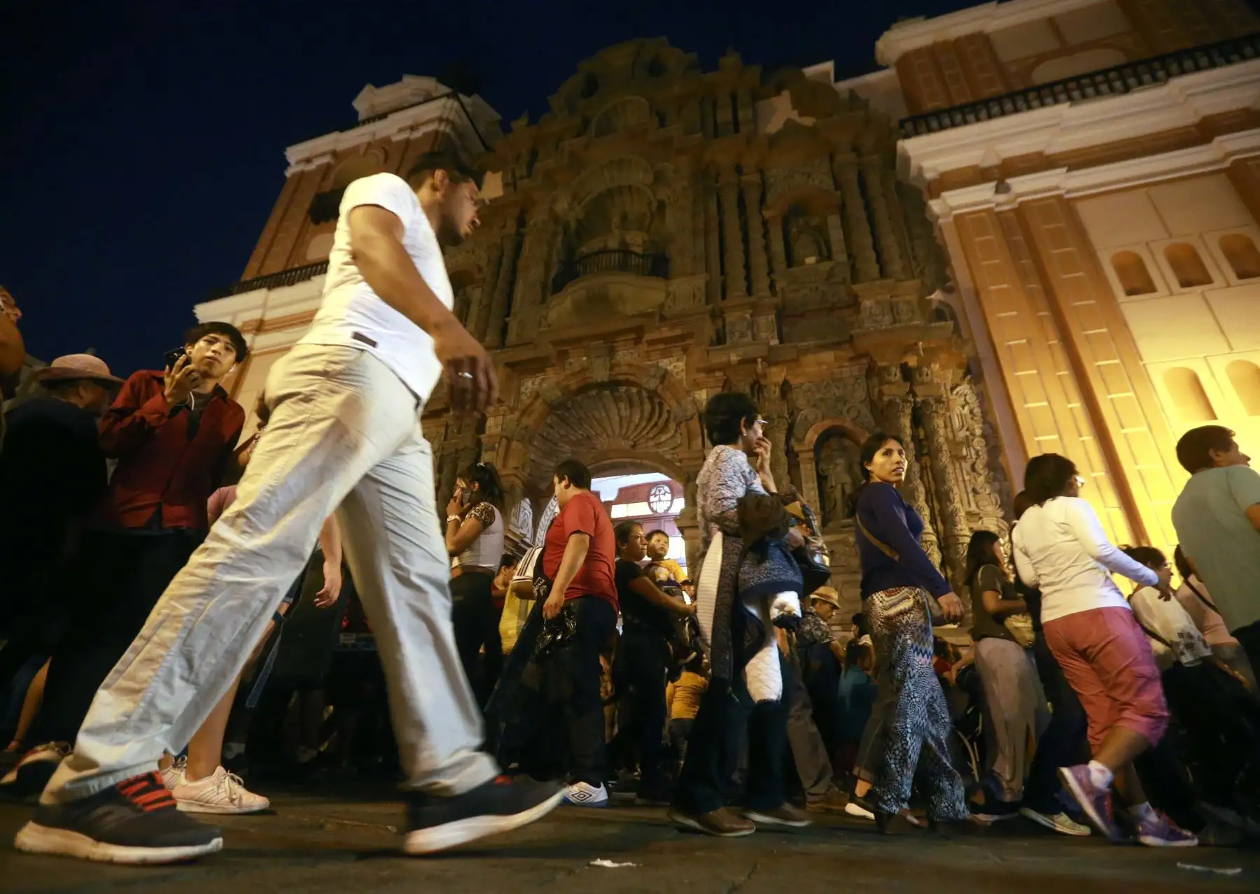 Masiva asistencia de fieles a las distintas iglesias de Lima por Semana Santa. Foto: ANDINA/Vidal Tarqui