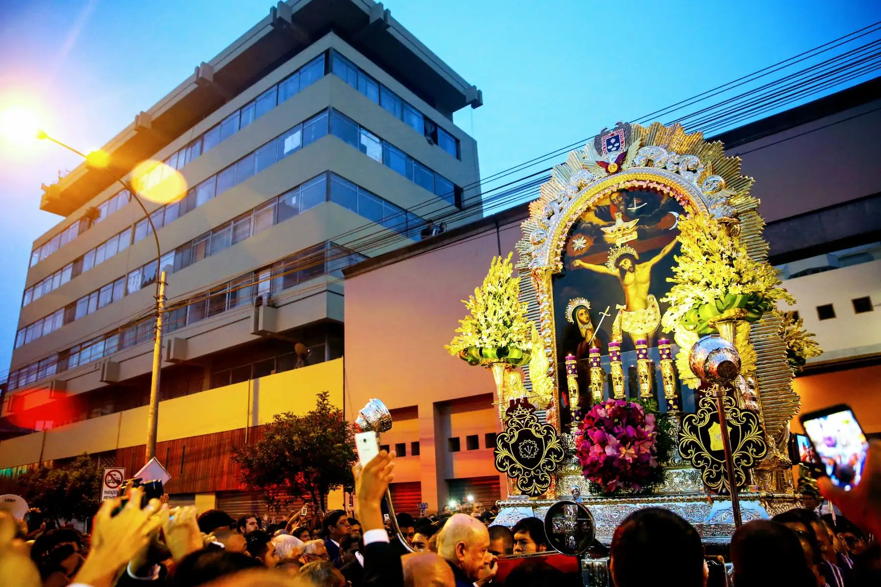 Recorrido del Señor de los Milagros por Semana Santa. Foto: ANDINA/Luis Iparraguirre.