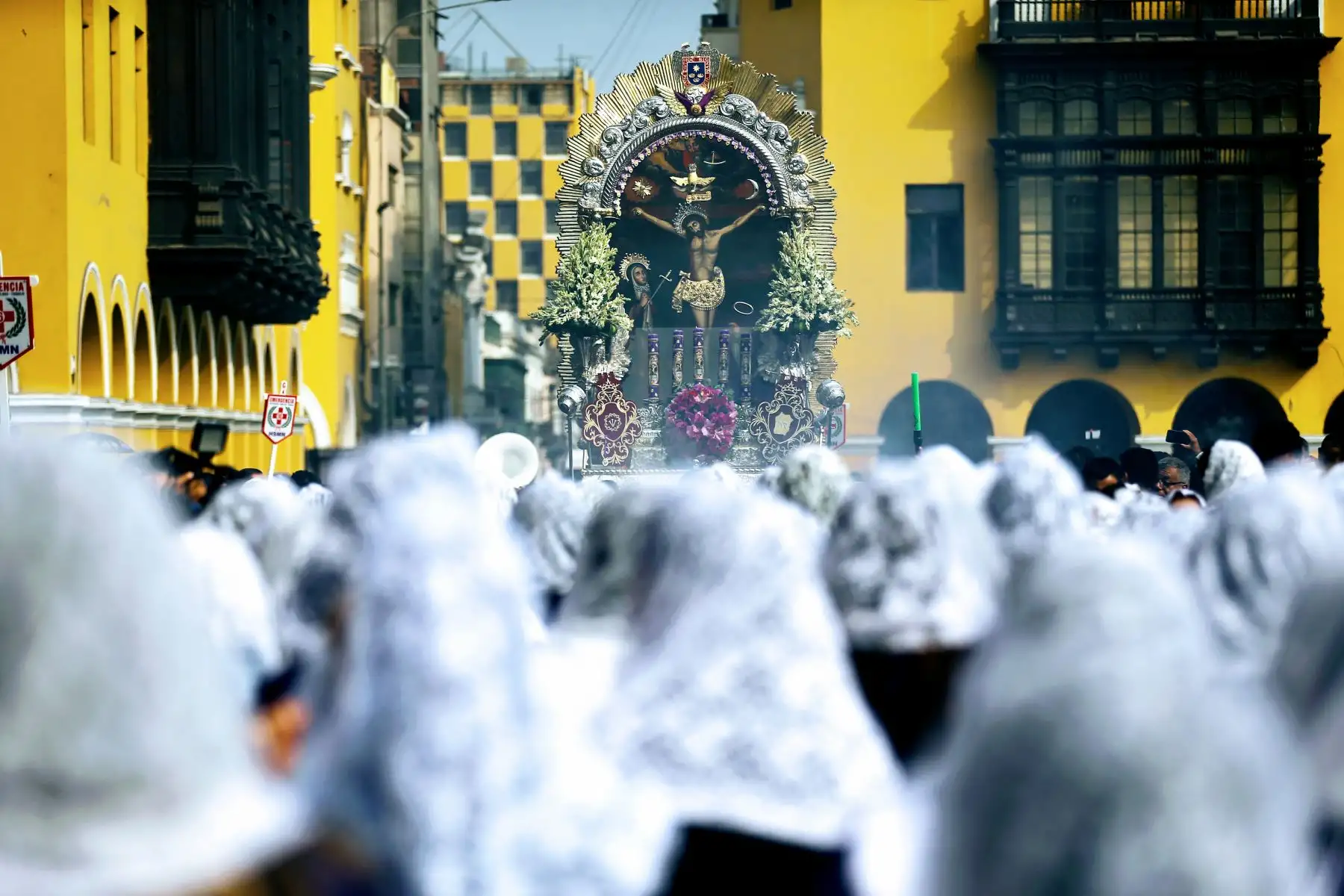 Recorrido del Señor de los Milagros por Semana Santa. Foto: ANDINA/Luis Iparraguirre