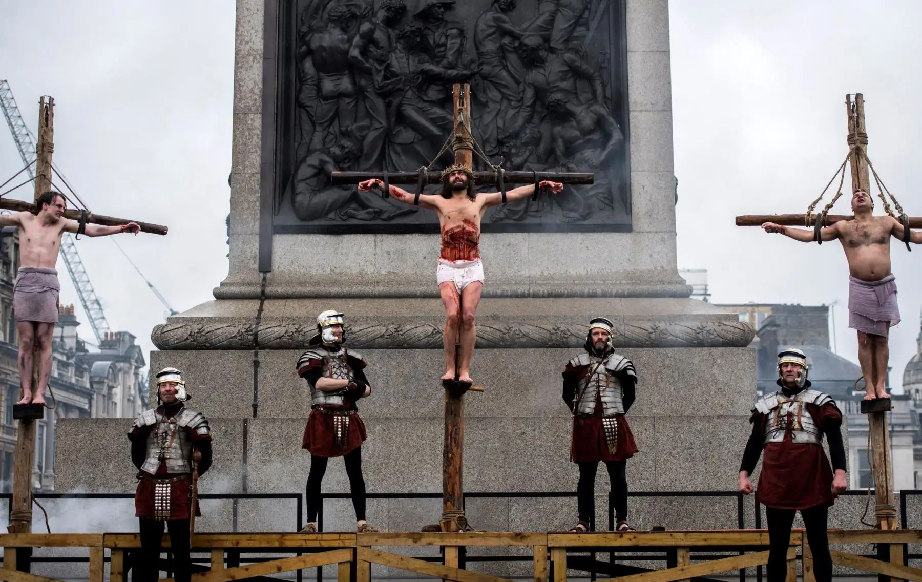 Recreación de la Pasión  y muerte de Cristo, es representada en Trafalgar Square, en el centro de Londres.Foto:EFE