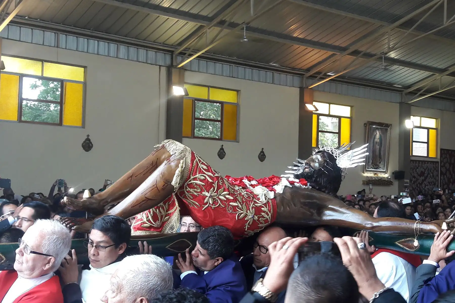 Cientos de fieles acompañaron tradicional bajada del Señor de Luren, por Semana Santa en la ciudad de Ica. Foto: ANDINA/ Cortesía Genry Bautista
