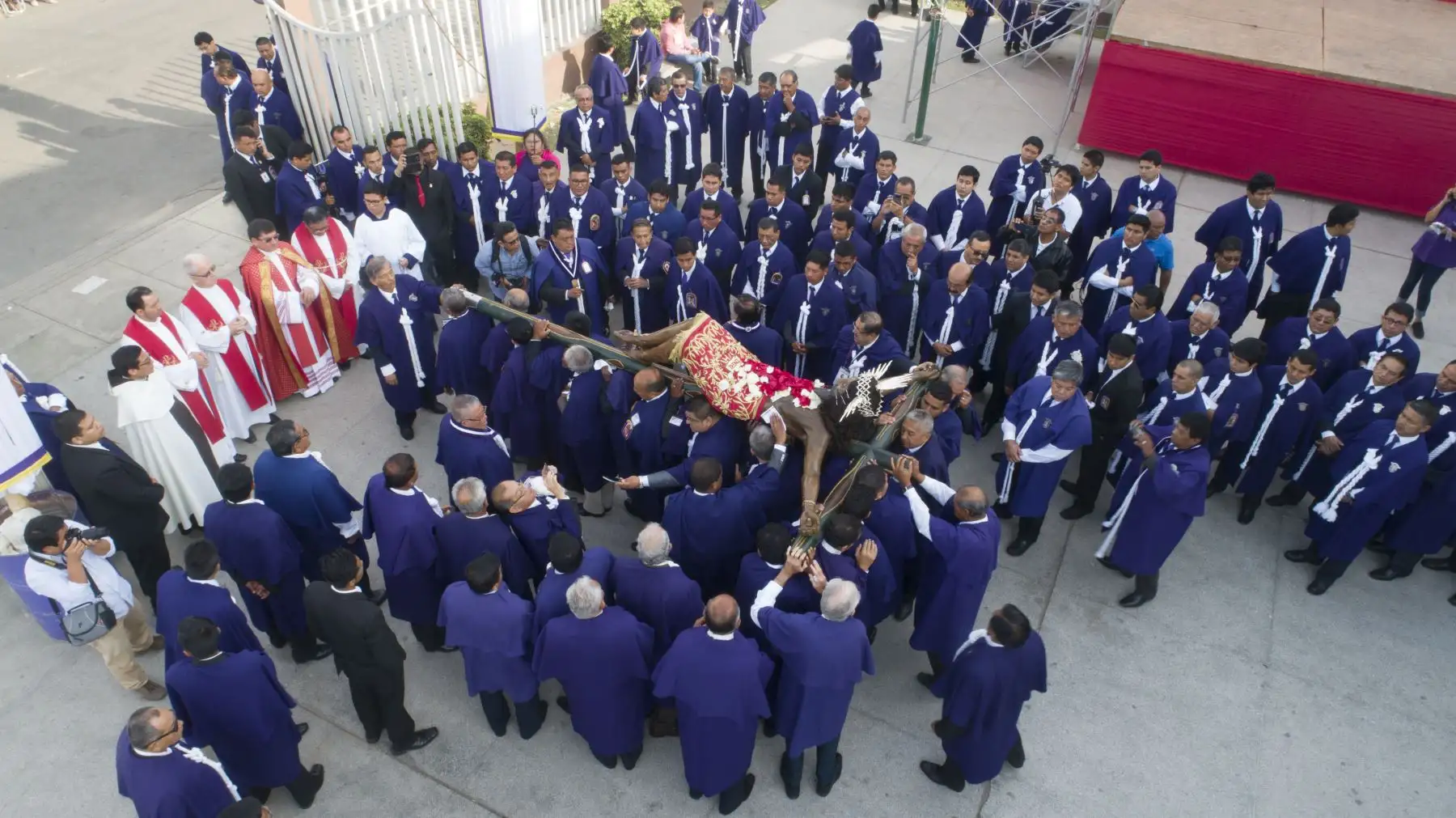 Cientos de fieles acompañaron tradicional bajada del Señor de Luren, por Semana Santa en la ciudad de Ica. Foto: ANDINA/ Cortesía Genry Bautista
