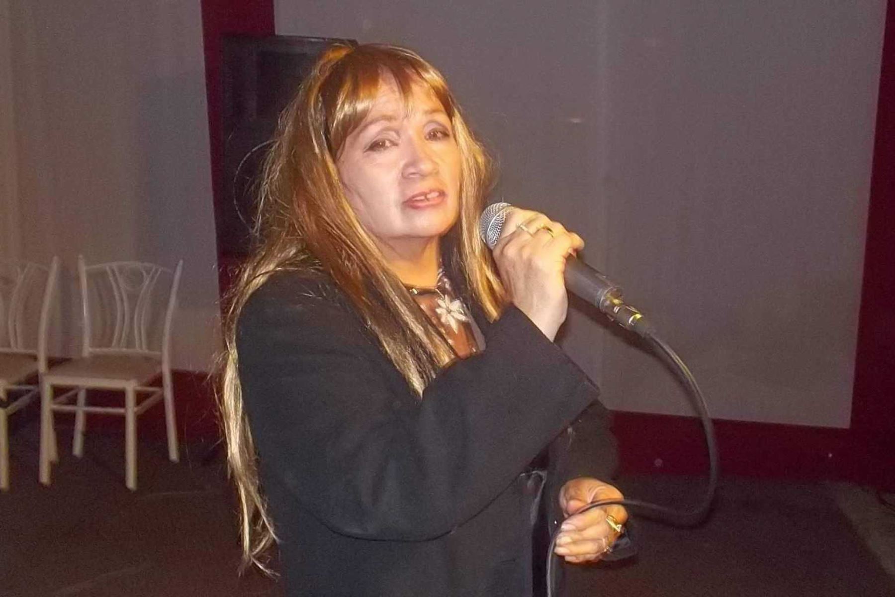La conocida cantante floklórica ancashina, Ana María Roller Solís, de 60 años de edad, falleció en un accidente de tránsito ocurrido en el sector de Rurashca, distrito de Pariacoto, provincia de Huaraz.