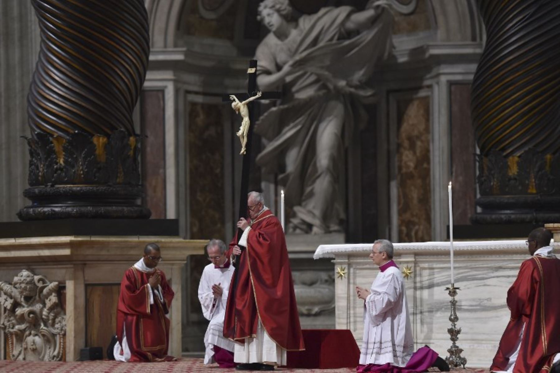 El Papa Francisco Reza En La Celebración De La Pasión Del Señor Jesucristo El Viernes Santo En