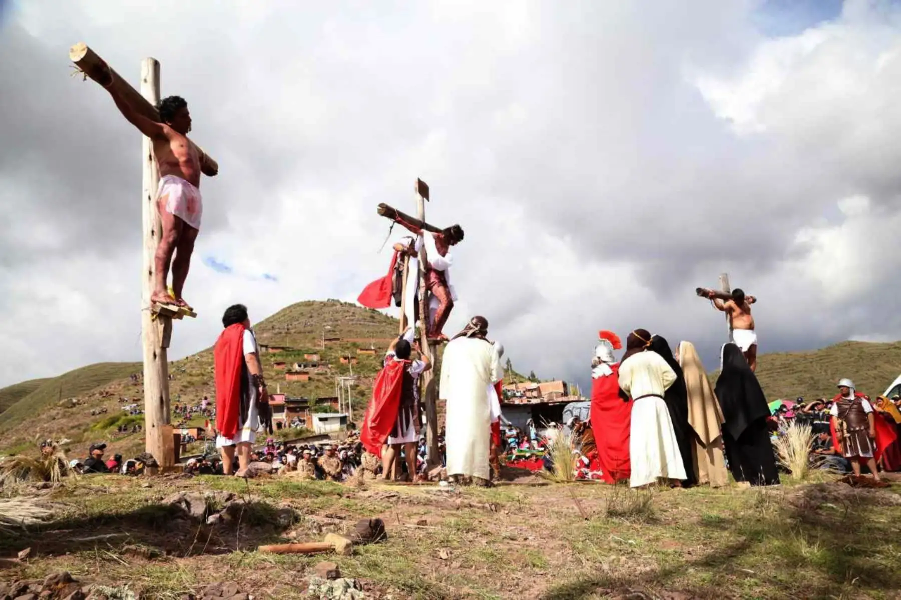 Escenificación del vía crucis de Jesús, con ocasión de la Semana Santa, en el distrito de Santiago de la ciudad del Cusco. Foto: ANDINA/Cortesía Percy Hurtado.