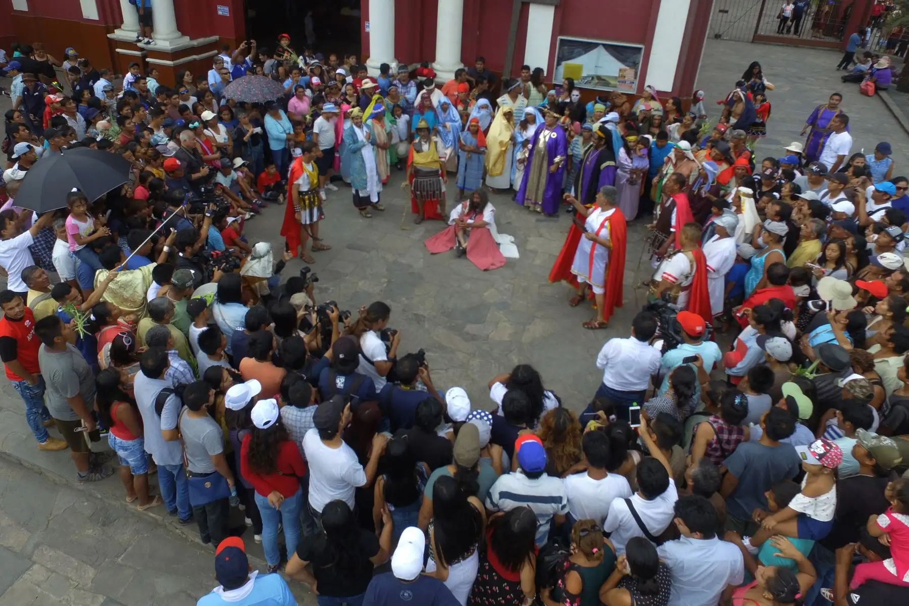 Mario Valencia, también conocido como el Cristo Cholo, representó la pasión y muerte de Jesús por la calles de Lima. Foto: ANDINA/Jhony Laurente.
