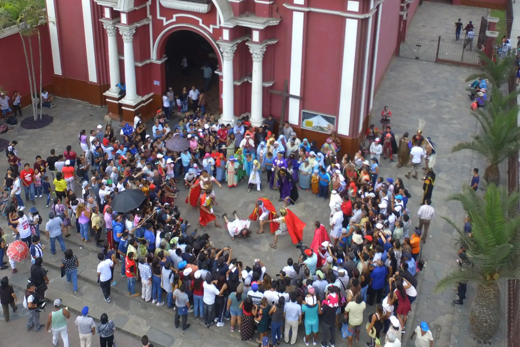 Mario Valencia, también conocido como el Cristo Cholo, representó la pasión y muerte de Jesús por la calles de Lima. Foto: ANDINA/Jhony Laurente.
