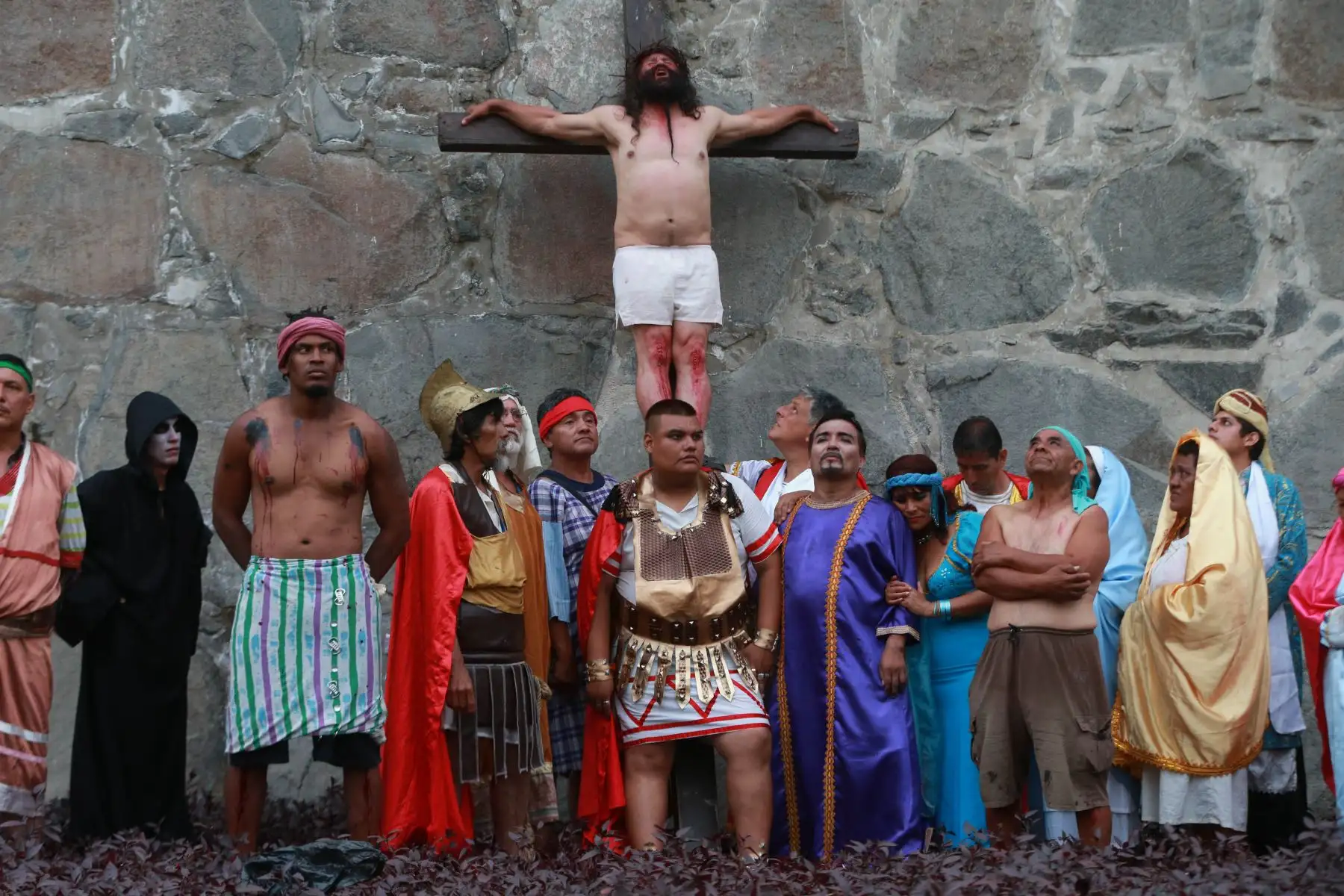 Mario Valencia, también conocido como el Cristo Cholo, representó la pasión y muerte de Jesús por la calles de Lima. Foto: ANDINA/Vidal Tarqui Palomino.