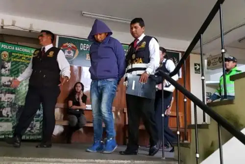 El titular del Primer Juzgado de Investigación Preparatoria de la Corte de Arequipa, Jaime Coaguila Valdivia, ordenó nueve meses de prisión preventiva para Jerry Jimmy Galarza Vilca, de 21 años, procesado por haber asesinado a su enamorada de 15 años de edad.