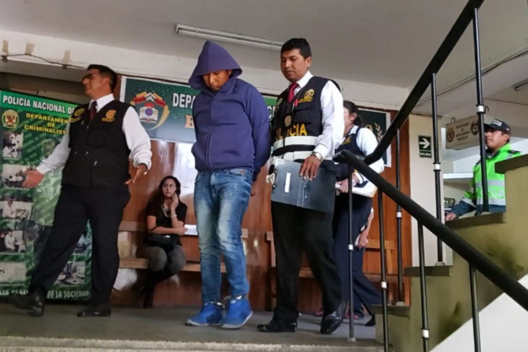 El titular del Primer Juzgado de Investigación Preparatoria de la Corte de Arequipa, Jaime Coaguila Valdivia, ordenó nueve meses de prisión preventiva para Jerry Jimmy Galarza Vilca, de 21 años, procesado por haber asesinado a su enamorada de 15 años de edad.