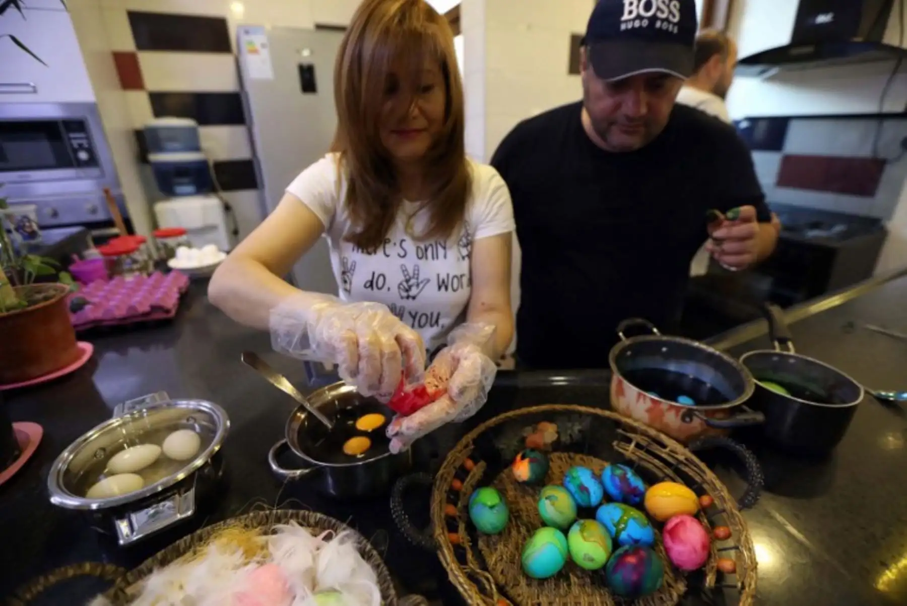 Los cristianos iraquíes decoraron huevos durante las celebraciones de Pascua en Erbil, al norte de Iraq.Foto:AFP