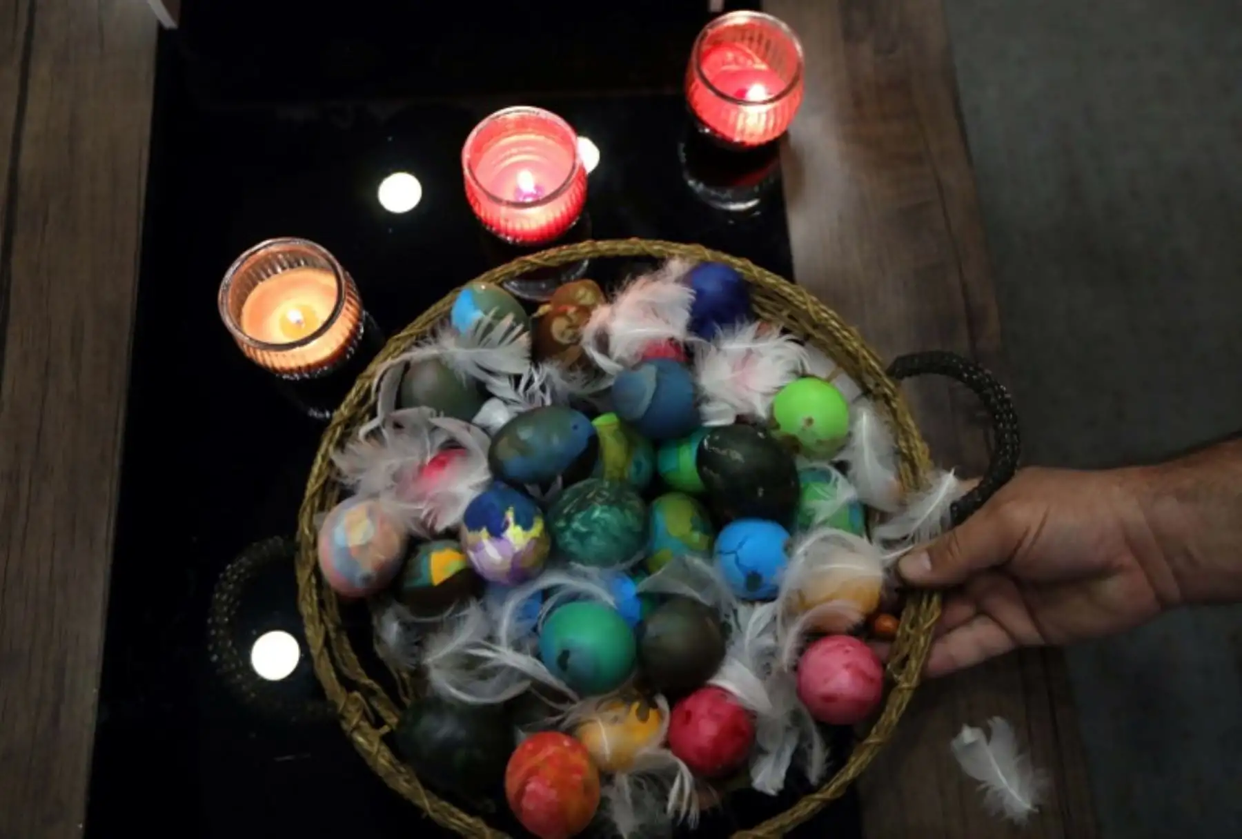 Los cristianos iraquíes decoraron huevos durante las celebraciones de Pascua en Erbil, al norte de Iraq.Foto:AFP