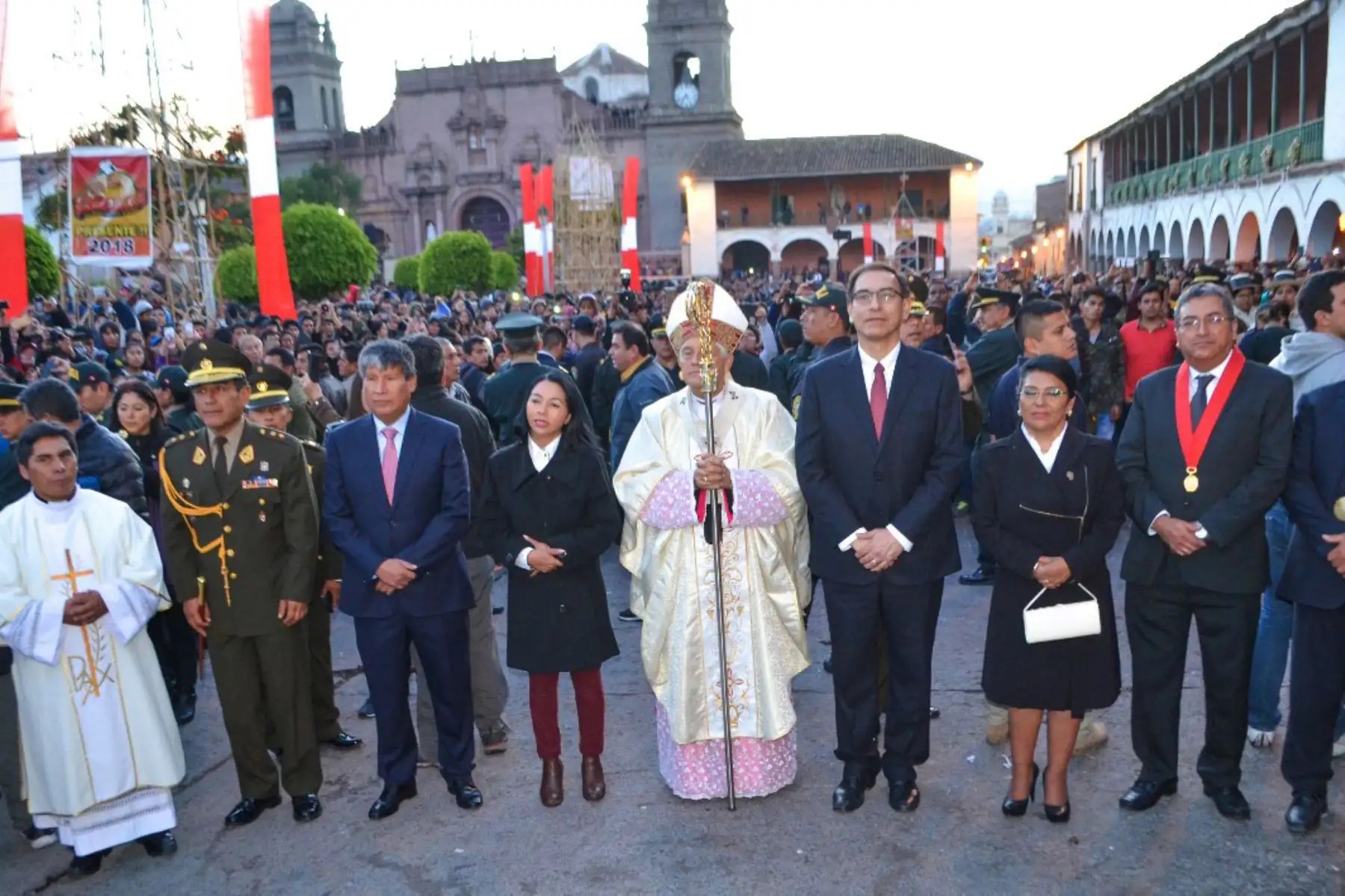 El presidente de la República, Martín Vizcarra, participa en la misa y procesión por la resurrección de Cristo, en la ciudad de Ayacucho. Foto: ANDINA/ Cortesía Mario Jáuregui