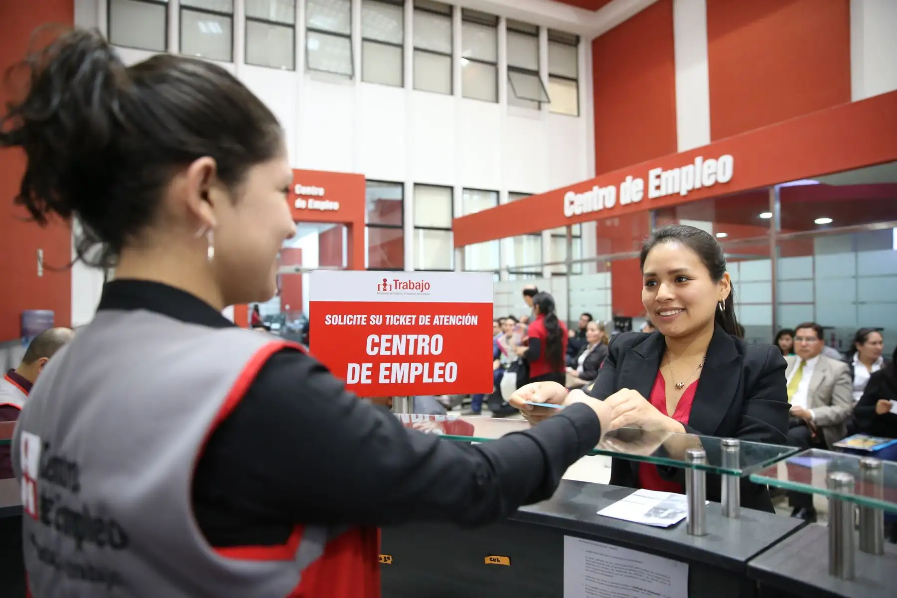 El Ministerio de Trabajo y Promoción del Empleo brinda asesoría laboral. Foto: Cortesía MTPE.