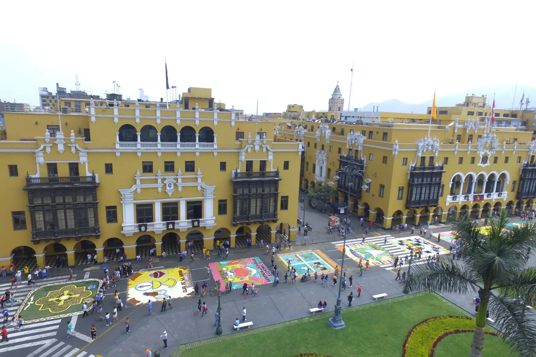 Concurso de Alfombras  por Semana Santa en la Plaza de Armas de Lima.Foto:ANDINA/ Jhony Laurente