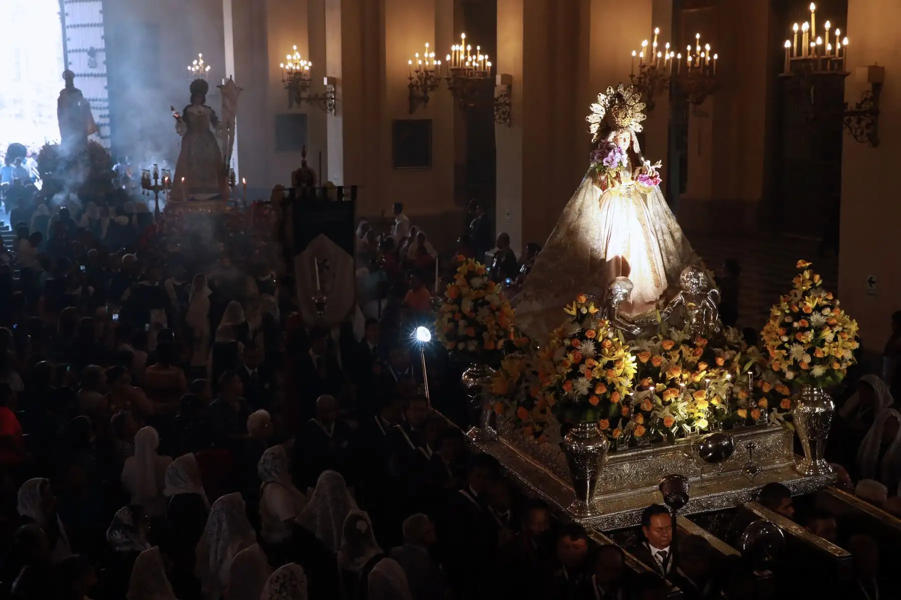 Procesión por la resurrección de Jesucristo, en la catedral de Lima por Semana Santa.Foto:ANDINA/Norman Córdova