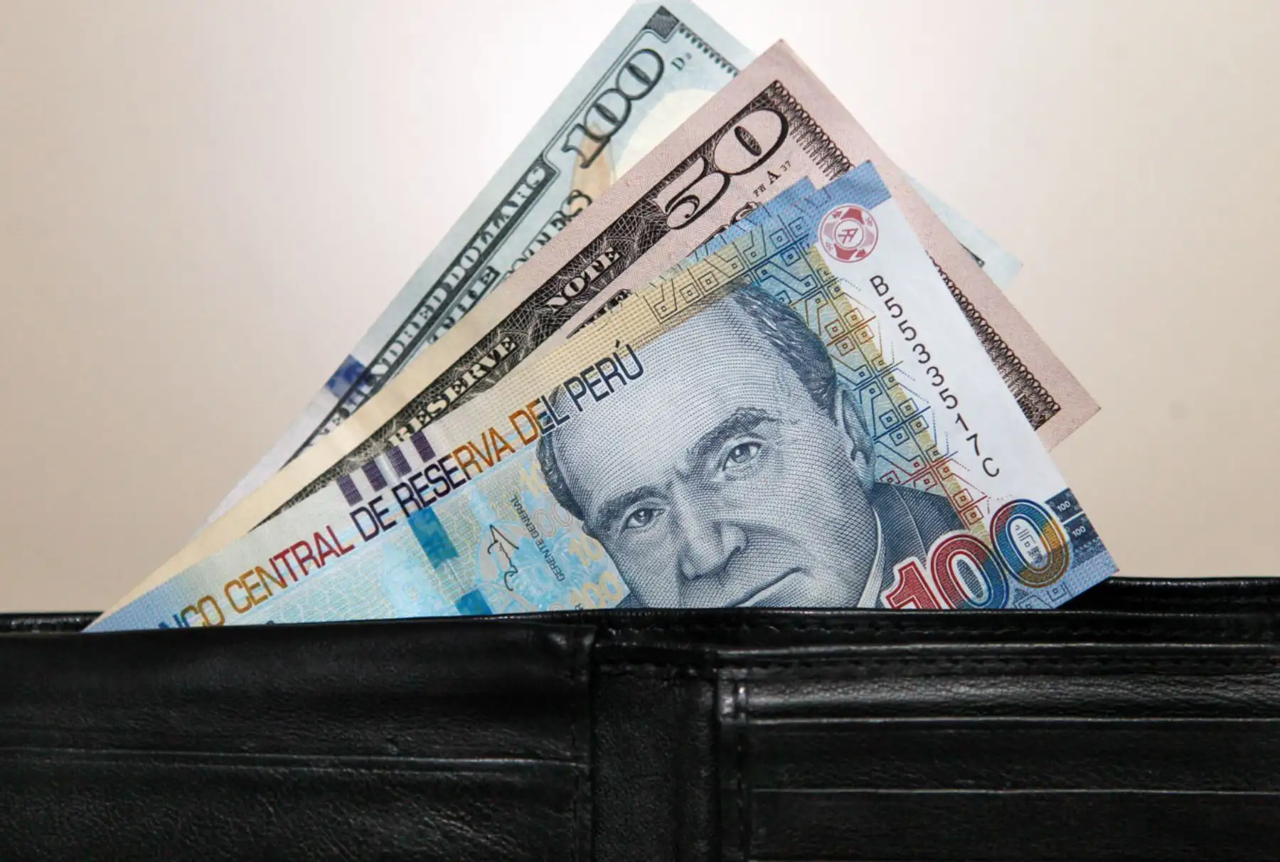 Decisiones financieras: Se evaluará a nivel de flujo de caja, cómo se financiarán las nuevas necesidades del capital (mediante aporte de accionistas, préstamos bancarios, etc), cómo invertir y rentabilizar el superávit. Obteniendo está data se retroalimenta la planificación financiera elaborada en el punto anterior. Foto: ANDINA/Melina Mejía