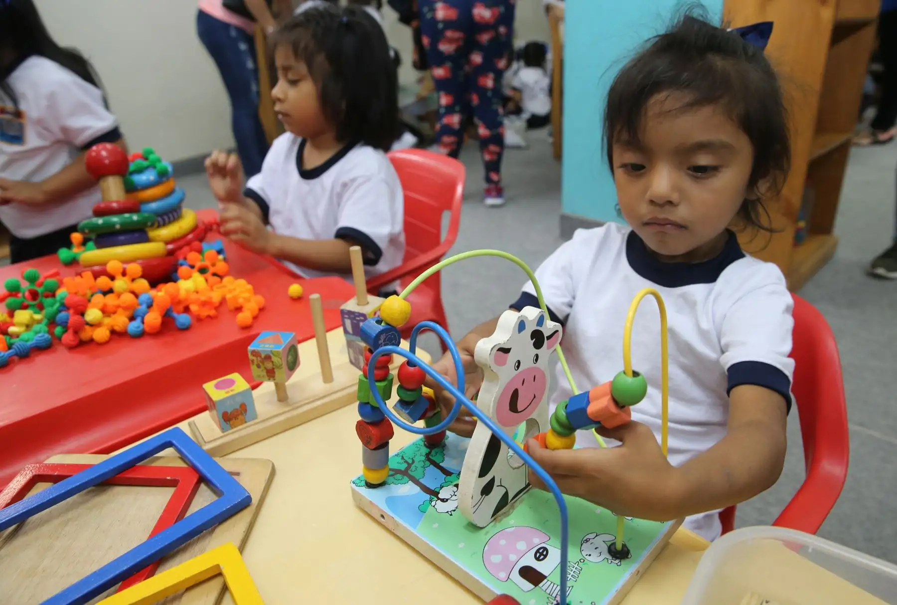 Niñas participan en diversas actividades culturales por el día Internacional del libro Infantil. Foto: ANDINA/Norman Córdova