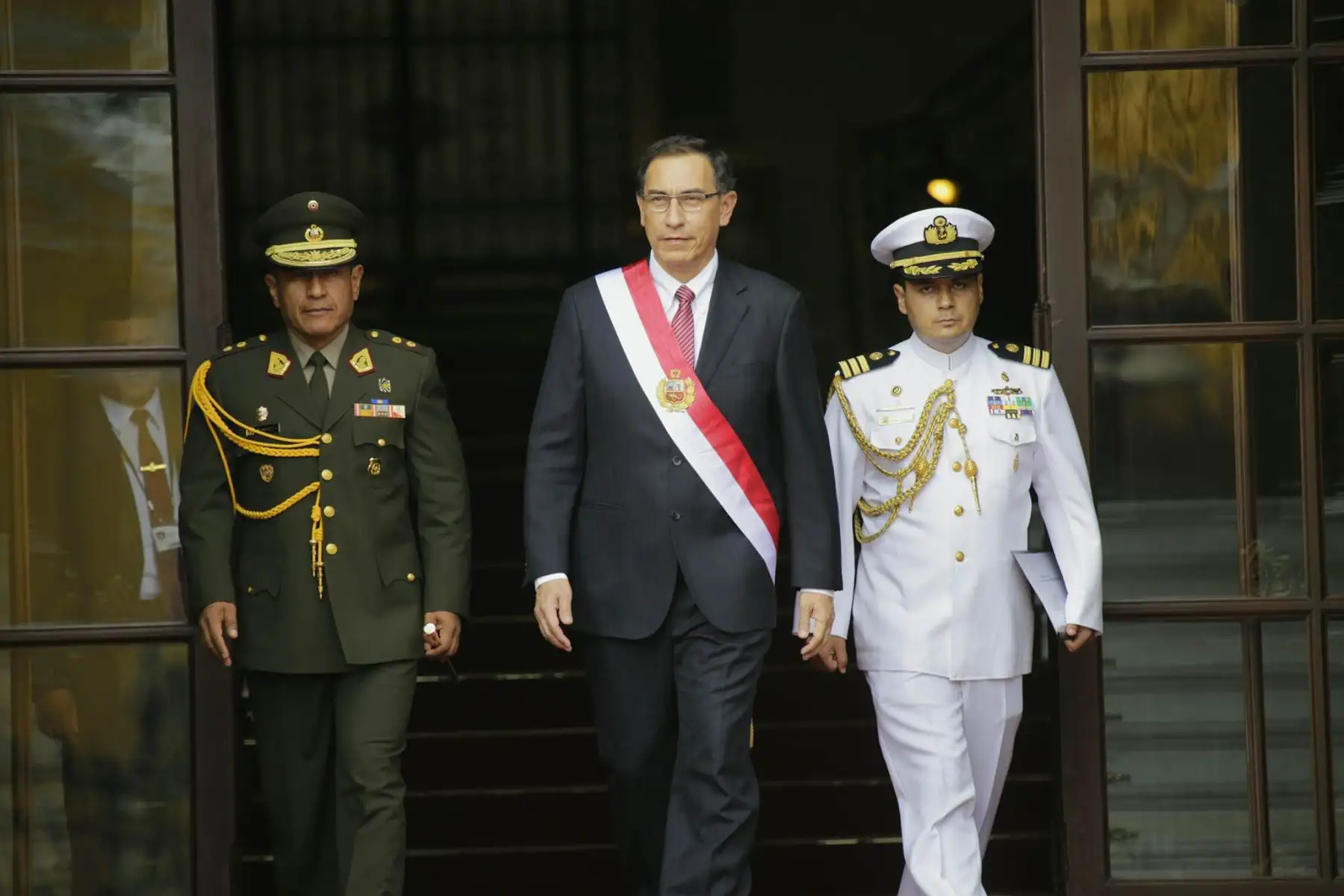 Presidente Vizcarra toma juramento a nuevo Gabinete encabezado por César Villanueva