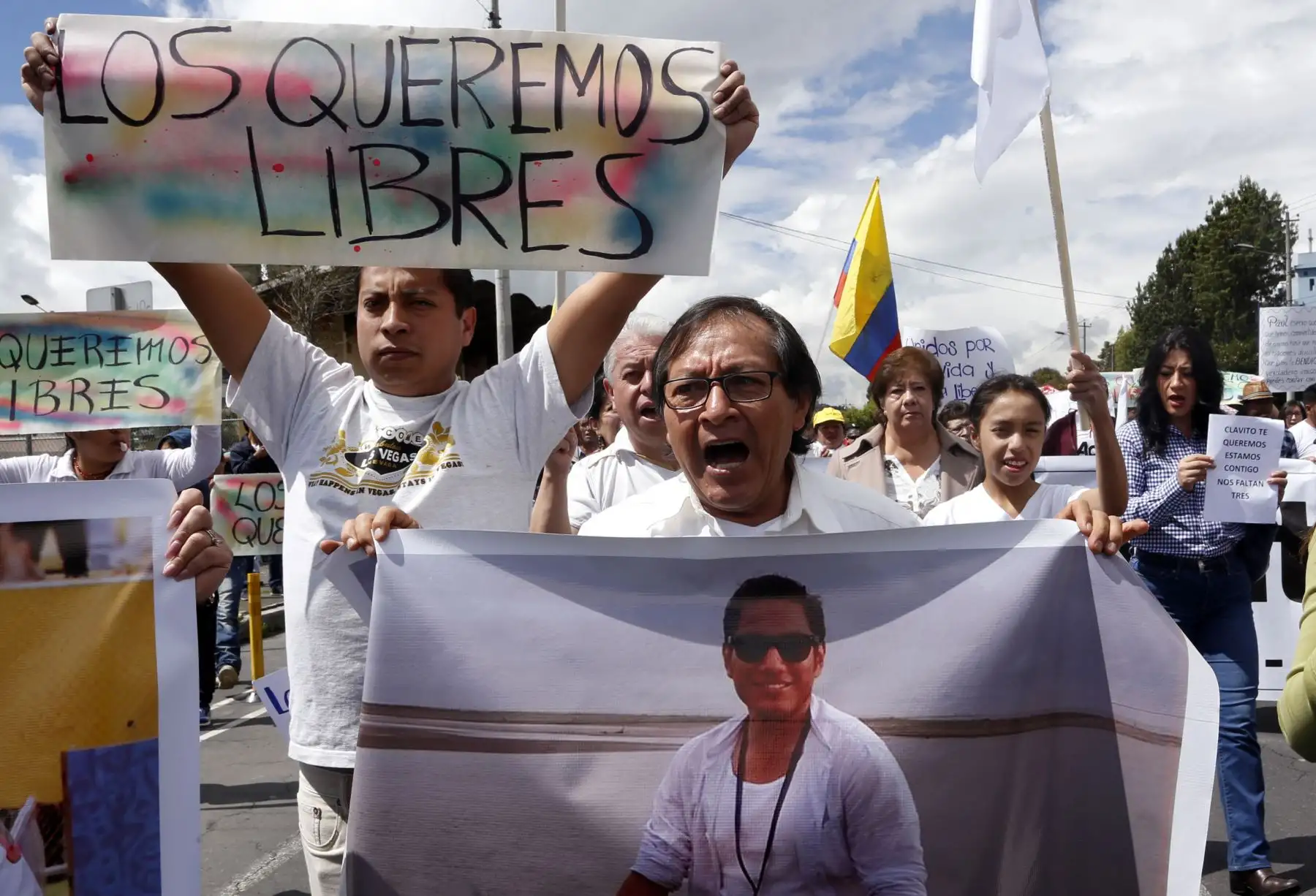 Familiares de periodistas secuestrados. Foto: AFP