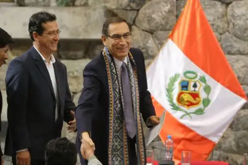 Alcalde de Cusco, Roger Valencia, saludó al presidente Martín Vizcarra y a los miembros del nuevo Gabinete Ministerial. ANDINA/Percy Hurtado Santillán