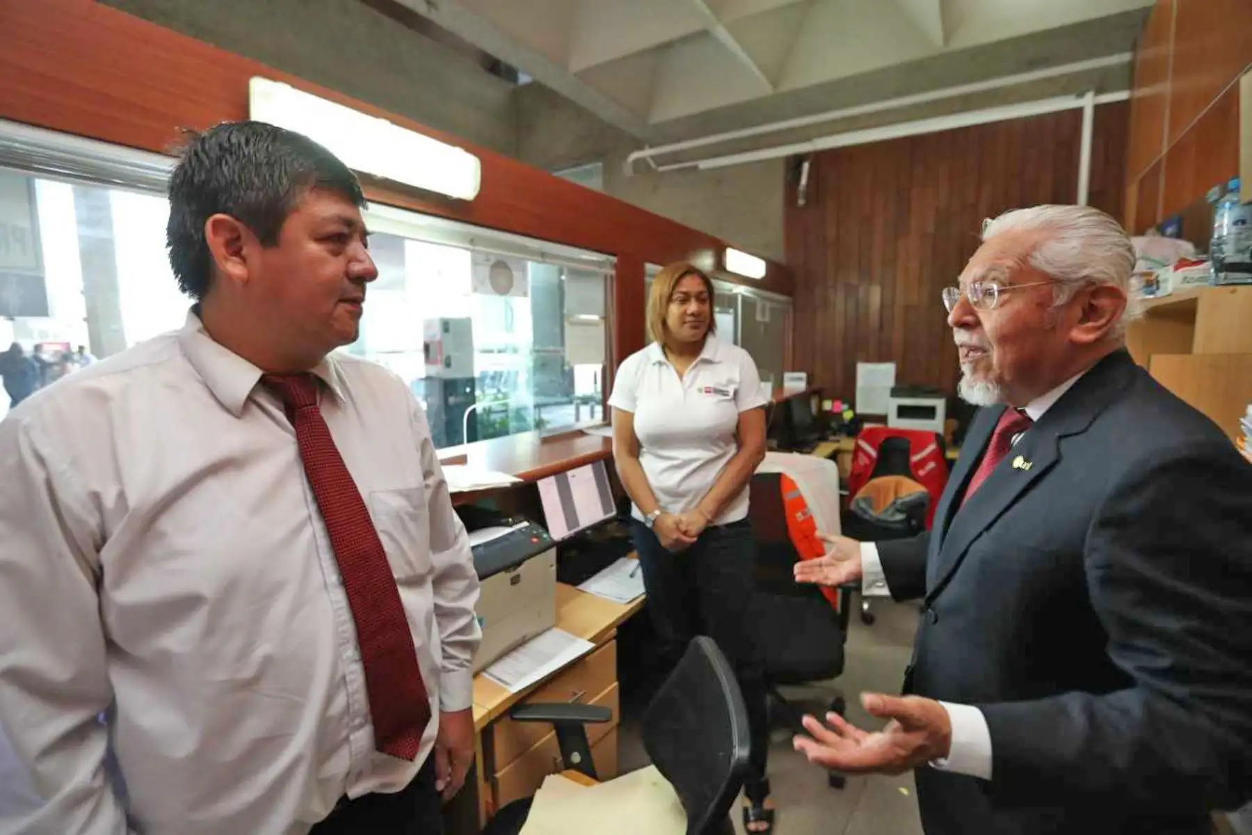 Javier Piqué inicia sus actividades dando la bienvenida a los trabajadores del Ministerio de Vivienda. Foto: ANDINA/ Difusión