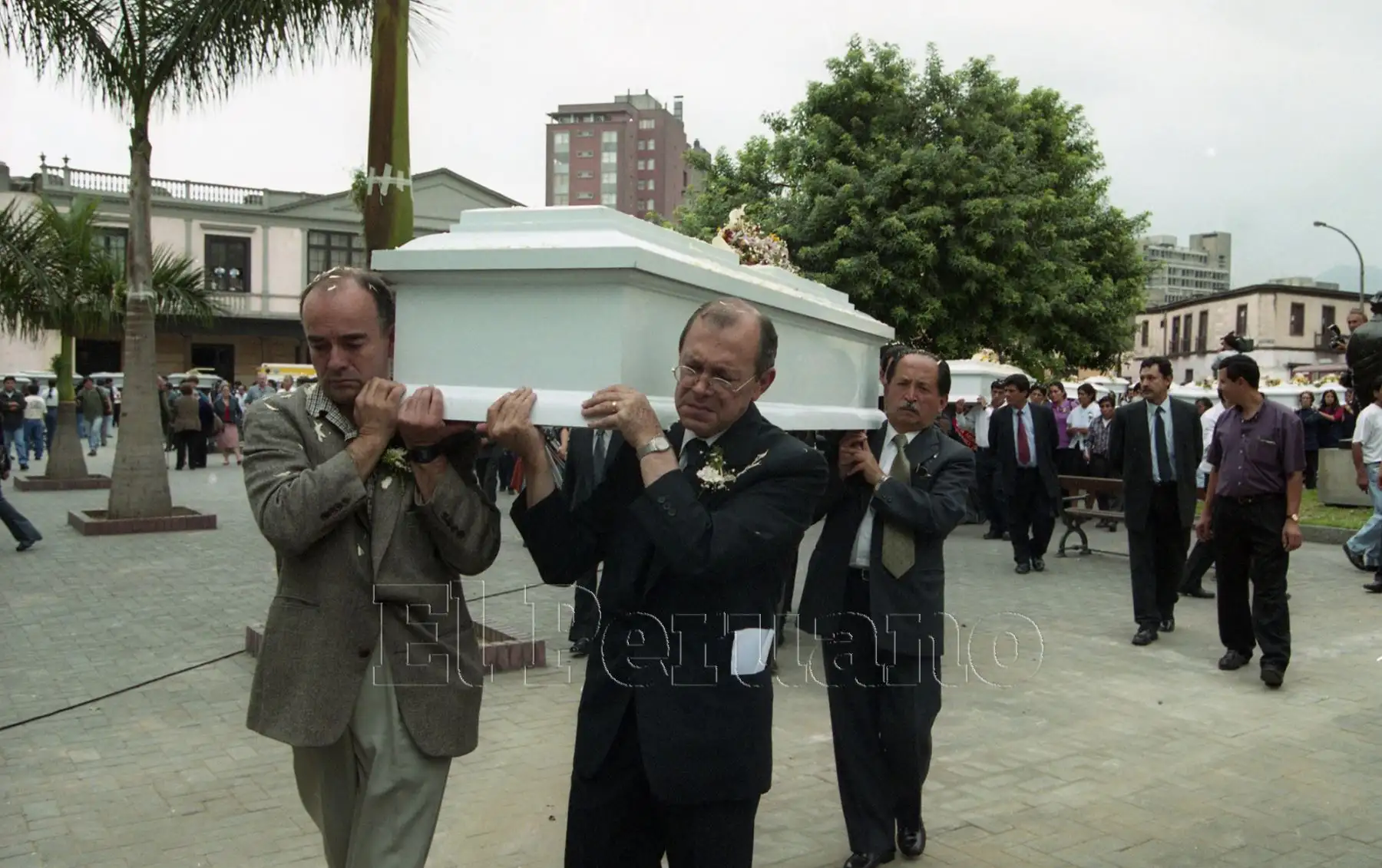 En el 2002, tras el informe de la CVR, la Fiscalía exhumó los restos de las víctimas sepultados en fosas comunes por sus familiares, los identificaron y los devolvieron a sus deudos. El 10 de enero de 2003, fueron sepultados en el cementerio municipal 62 víctimas. Foto: ANDINA