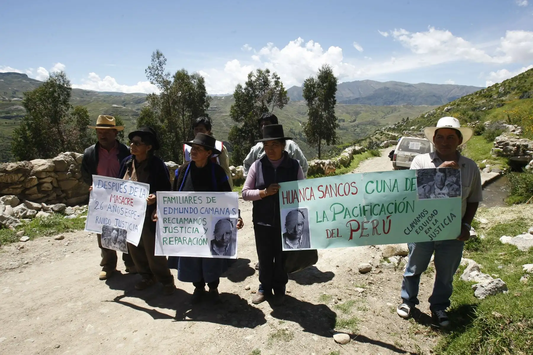 Luego pasaron por los poblados de Ataccara, Llacchua y Muylacruz. A su paso también fueron sembrando muerte entre los pobladores que encontraban. 21 personas fueron asesinadas.